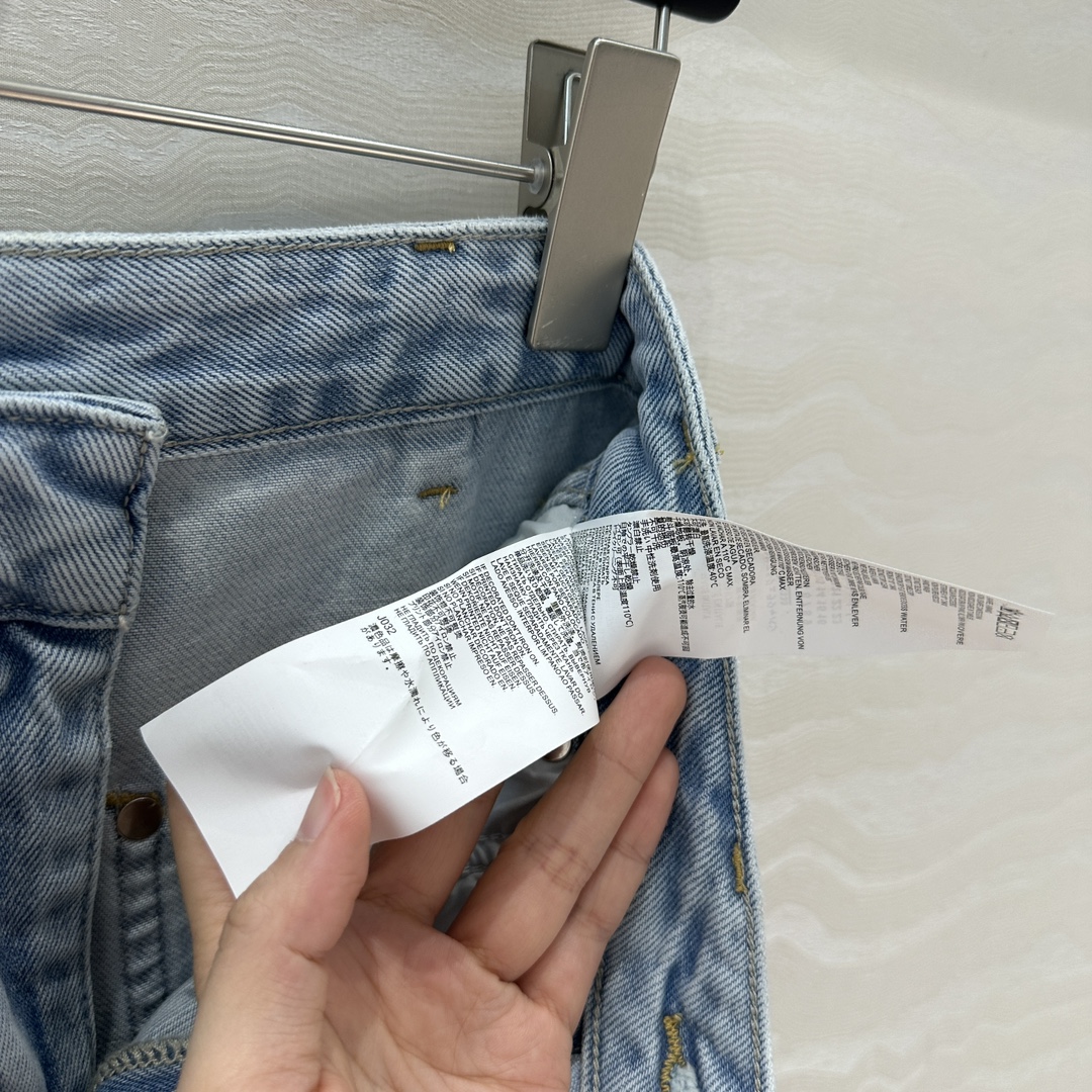 独家首发🍒原单品质！马吉MM解构主义，时髦牛仔直筒五分裤！定制毛边复古洗水工艺，贴布设计又A又飒的高级单
