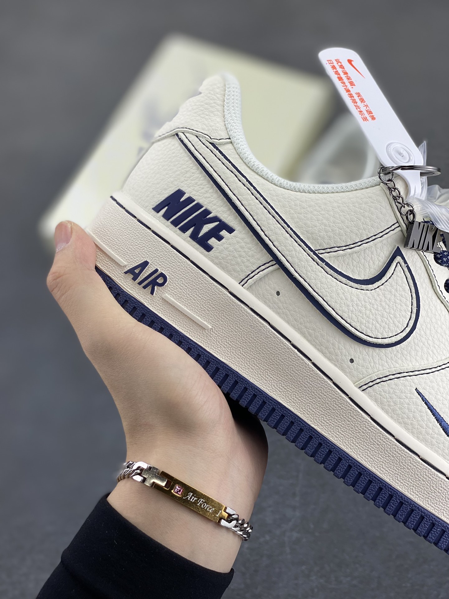 图片[6]-NIke Air Force 1 \’07 Low “NIKE联名——深蓝线条”空军一号 低帮 运动鞋 休闲鞋 折边针车 工艺难度大 原楦头原纸板 原装鞋盒 定制五金配件 内置全掌气垫 原厂鞋底 货号：HH7518-073 尺码：36 36.5 37.5 38 38.5 39 40 40.5 41 42 42.5 43 44 44.5 45-选品中心