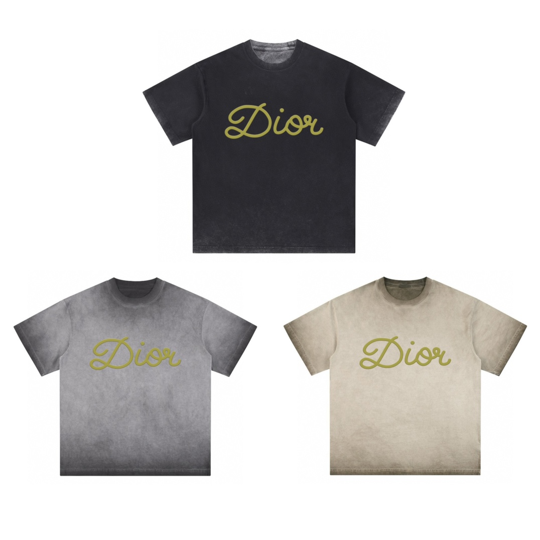 💰105
cj
高端品质
DIOR 2025Fall 春夏系列
logo短袖T恤 采用进口康丽数码直喷印花 定染高品质潮牌32支双纱100%棉洗后280G 成衣件染➕反底炒色 OS宽松版型 男女同款
颜色：反底卡其 反底黑 反底深灰
size：S.M.L.XL.2XL