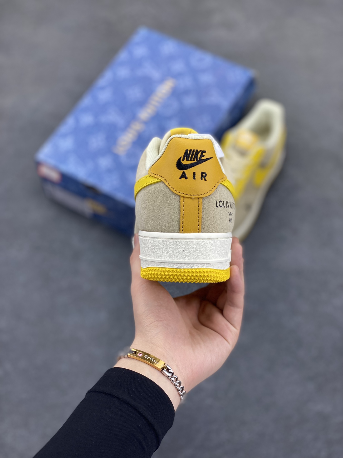 图片[4]-Nike Air Force 1 Low 空军一号低帮百搭休闲运动板鞋。柔软、弹性十足的缓震性能和出色的中底设计，横跨复古与现代的外型结合，造就出风靡全球三十多年的Force 1，直到今天还深受青睐。 货号：HQ2037-322 尺码：40 40.5 41 42 42.5 43 44 44.5 45-选品中心