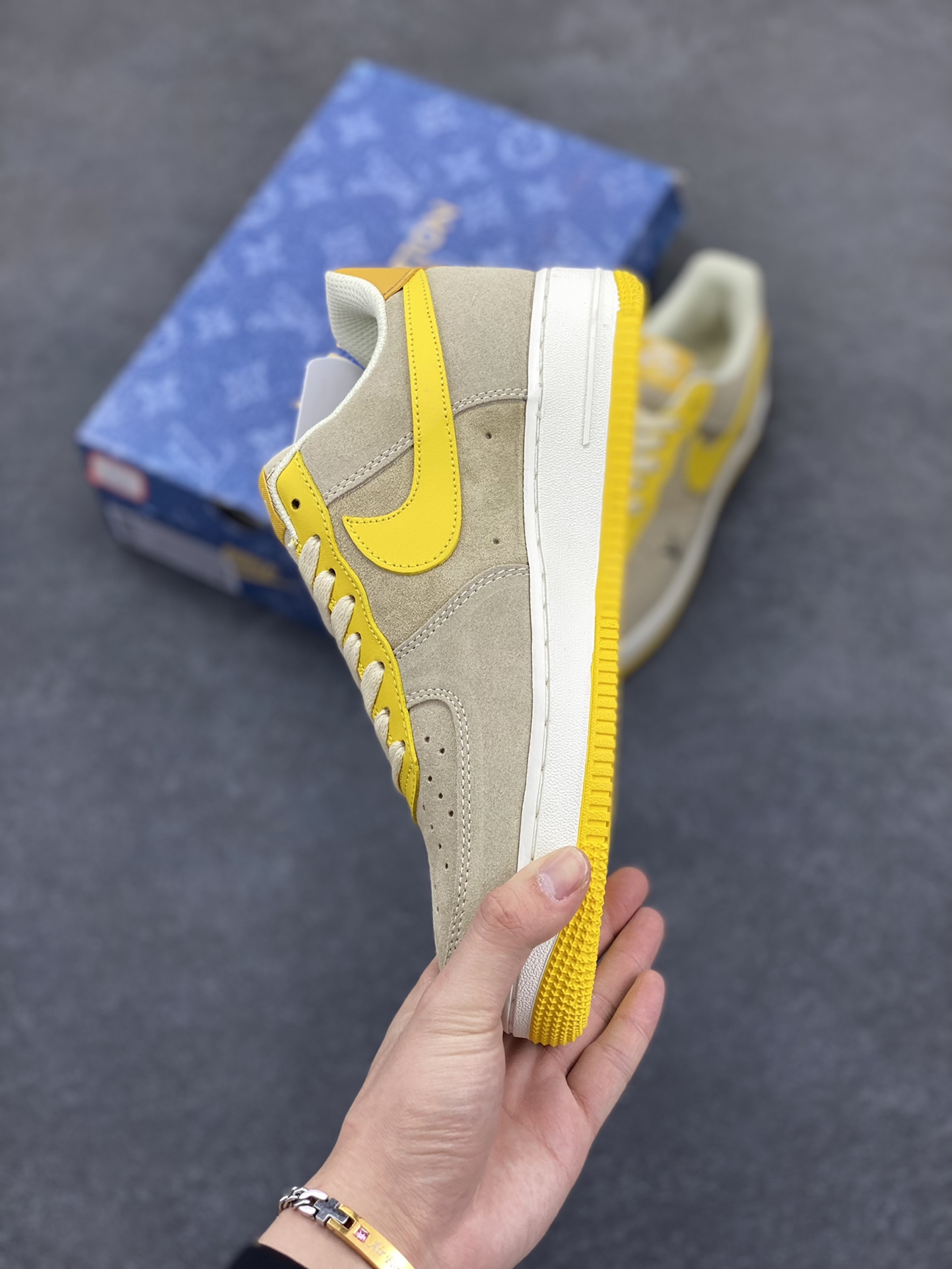 图片[3]-Nike Air Force 1 Low 空军一号低帮百搭休闲运动板鞋。柔软、弹性十足的缓震性能和出色的中底设计，横跨复古与现代的外型结合，造就出风靡全球三十多年的Force 1，直到今天还深受青睐。 货号：HQ2037-322 尺码：40 40.5 41 42 42.5 43 44 44.5 45-选品中心
