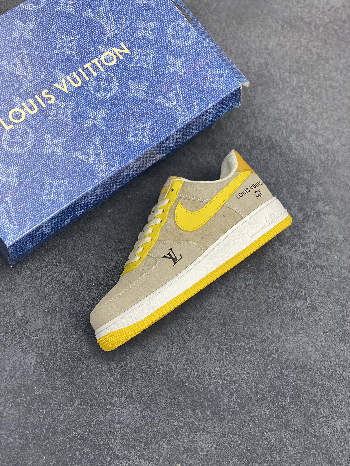 图片[7]-Nike Air Force 1 Low 空军一号低帮百搭休闲运动板鞋。柔软、弹性十足的缓震性能和出色的中底设计，横跨复古与现代的外型结合，造就出风靡全球三十多年的Force 1，直到今天还深受青睐。 货号：HQ2037-322 尺码：40 40.5 41 42 42.5 43 44 44.5 45-选品中心