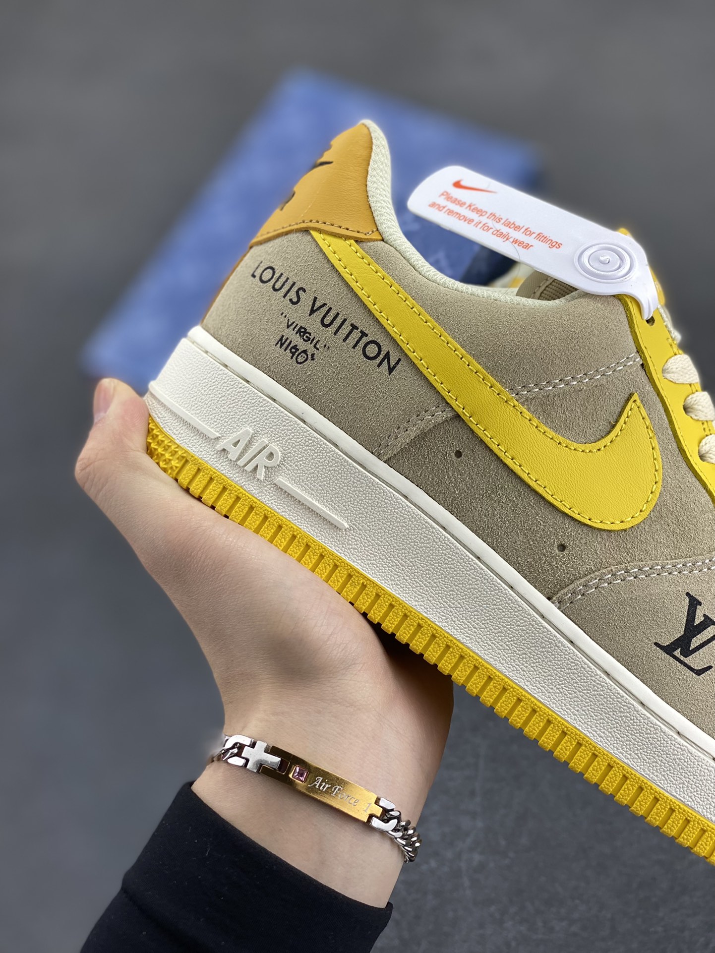 图片[6]-Nike Air Force 1 Low 空军一号低帮百搭休闲运动板鞋。柔软、弹性十足的缓震性能和出色的中底设计，横跨复古与现代的外型结合，造就出风靡全球三十多年的Force 1，直到今天还深受青睐。 货号：HQ2037-322 尺码：40 40.5 41 42 42.5 43 44 44.5 45-选品中心