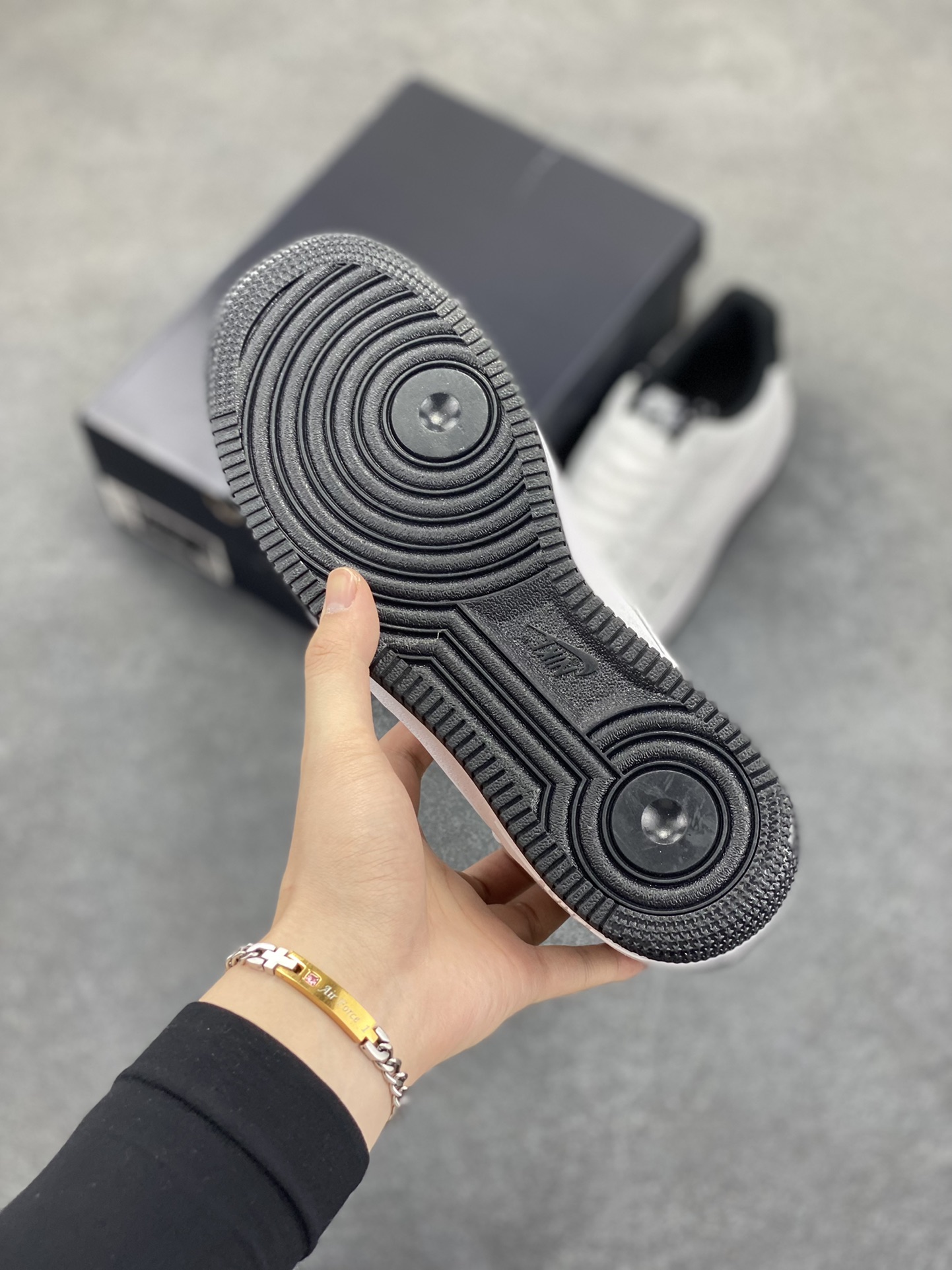 图片[5]-福利特价 Air Force 1\’ 07 白黑小勾 原楦头原纸板 打造纯正空军版型 专注外贸渠道 全掌内置蜂窝气垫 #原盒配件 原厂中底钢印、拉帮完美 货号：HM9483-101 尺码：36 36.5 37.5 38 38.5 39 40 40.5 41 42 42.5 43 44 44.5 45-选品中心