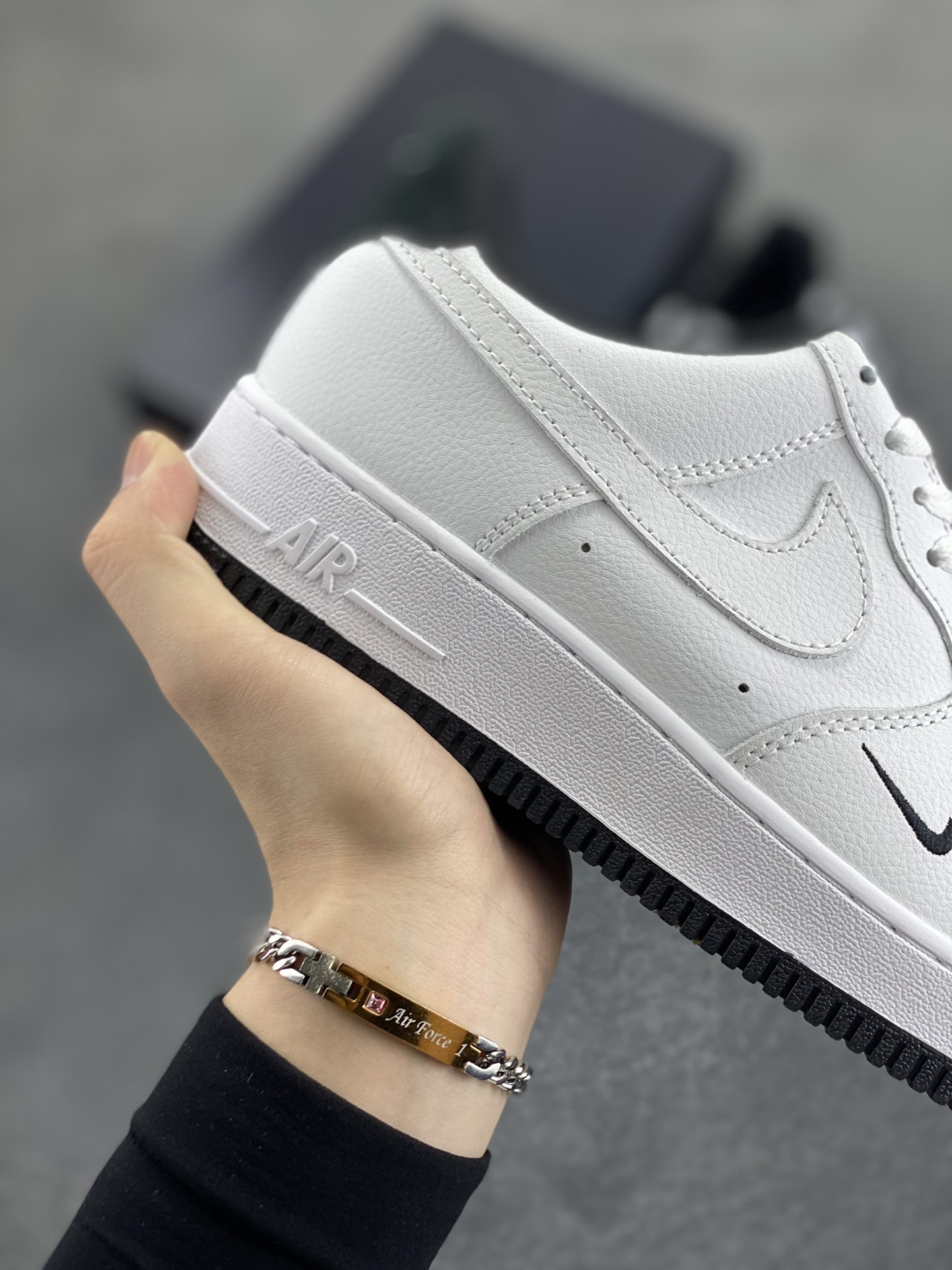 图片[6]-福利特价 Air Force 1\’ 07 白黑小勾 原楦头原纸板 打造纯正空军版型 专注外贸渠道 全掌内置蜂窝气垫 #原盒配件 原厂中底钢印、拉帮完美 货号：HM9483-101 尺码：36 36.5 37.5 38 38.5 39 40 40.5 41 42 42.5 43 44 44.5 45-选品中心