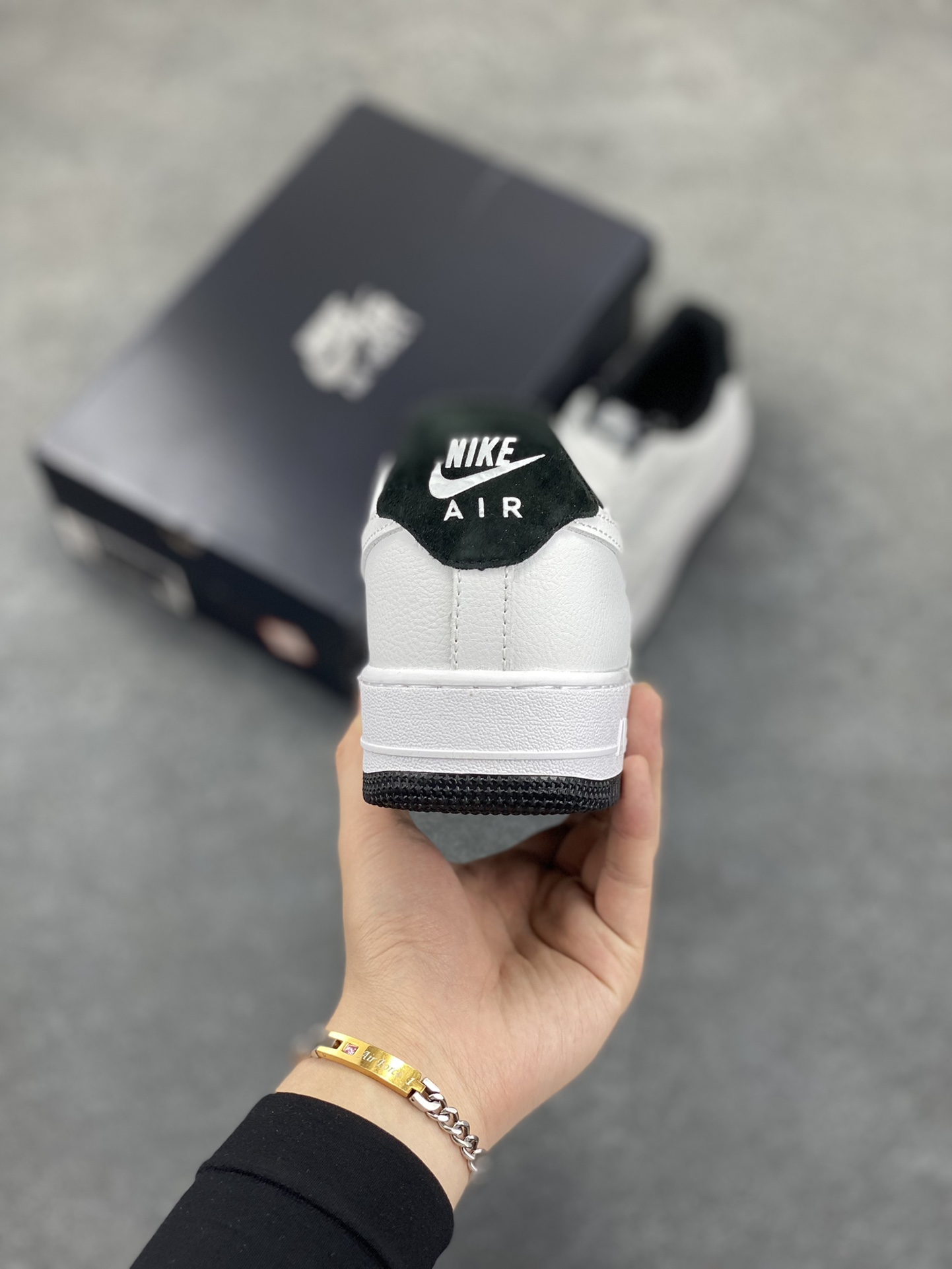 图片[4]-福利特价 Air Force 1\’ 07 白黑小勾 原楦头原纸板 打造纯正空军版型 专注外贸渠道 全掌内置蜂窝气垫 #原盒配件 原厂中底钢印、拉帮完美 货号：HM9483-101 尺码：36 36.5 37.5 38 38.5 39 40 40.5 41 42 42.5 43 44 44.5 45-选品中心