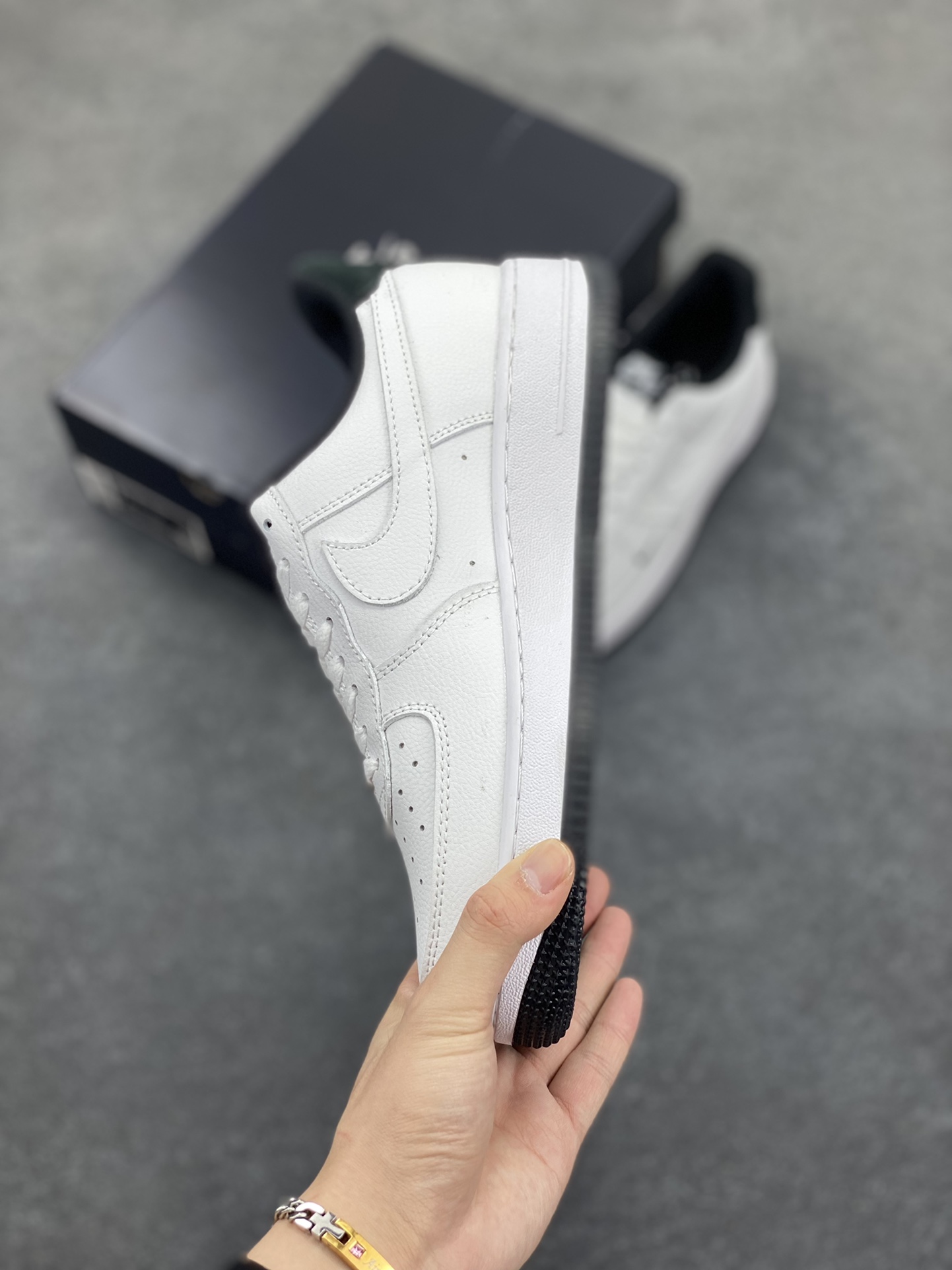 图片[3]-福利特价 Air Force 1\’ 07 白黑小勾 原楦头原纸板 打造纯正空军版型 专注外贸渠道 全掌内置蜂窝气垫 #原盒配件 原厂中底钢印、拉帮完美 货号：HM9483-101 尺码：36 36.5 37.5 38 38.5 39 40 40.5 41 42 42.5 43 44 44.5 45-选品中心