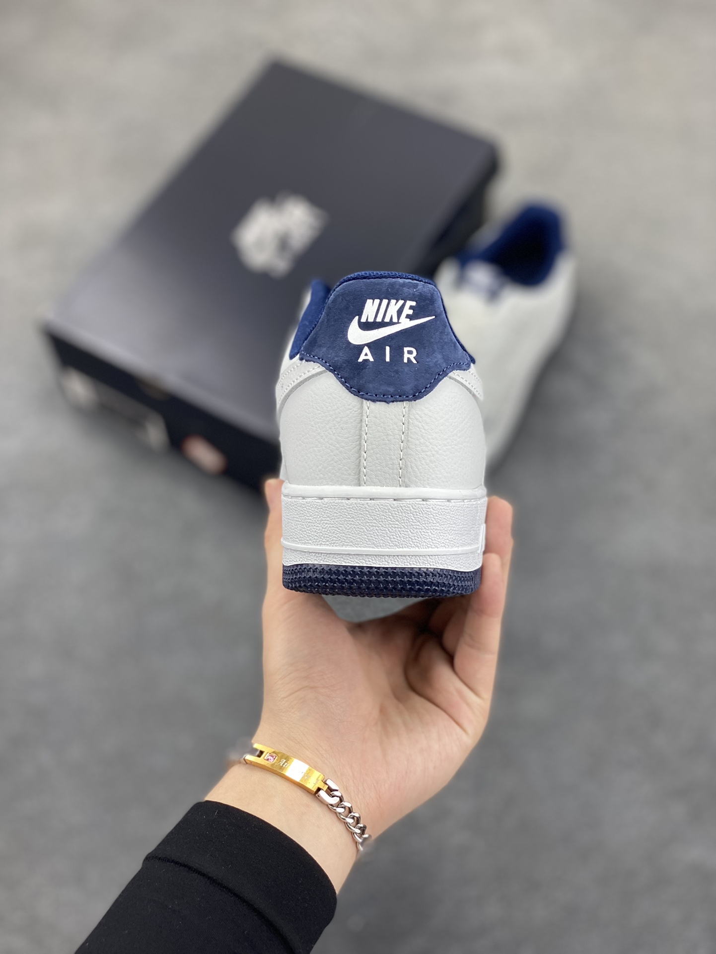 图片[4]-福利特价 Air Force 1\’ 07 深蓝小勾 原楦头原纸板 打造纯正空军版型 专注外贸渠道 全掌内置蜂窝气垫 #原盒配件 原厂中底钢印、拉帮完美 货号：HM9483-001 尺码：36 36.5 37.5 38 38.5 39 40 40.5 41 42 42.5 43 44 44.5 45-选品中心