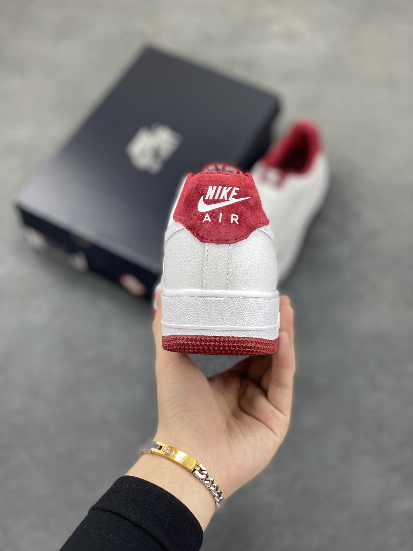 图片[4]-福利特价 Air Force 1\’ 07 酒红小勾 原楦头原纸板 打造纯正空军版型 专注外贸渠道 全掌内置蜂窝气垫 #原盒配件 原厂中底钢印、拉帮完美 货号：HM9483-100 尺码：36 36.5 37.5 38 38.5 39 40 40.5 41 42 42.5 43 44 44.5 45-选品中心