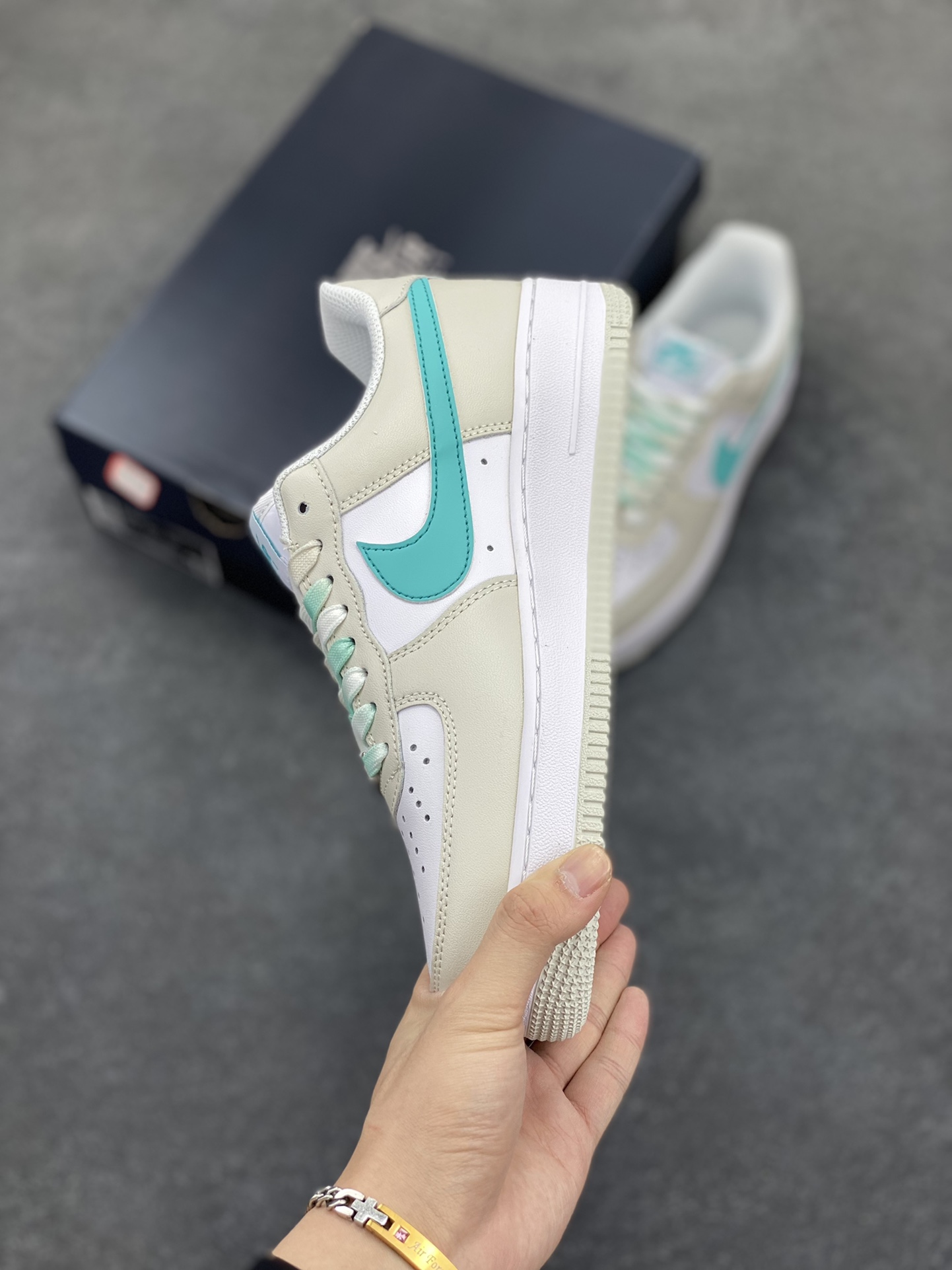 图片[3]-小红书爆款  Nike Air Force 1 Low \’07蓝勾渐变配色 低帮空军一号休闲板鞋 定制皮料 原楦原纸板 正品NFC感应芯片 纯正版型 清洁度完美 内置全掌气垫 货号：LZ6699-555 尺码：36 36.5 37.5 38 38.5 39 40 40.5 41 42 42.5 43 44 44.5 45-选品中心