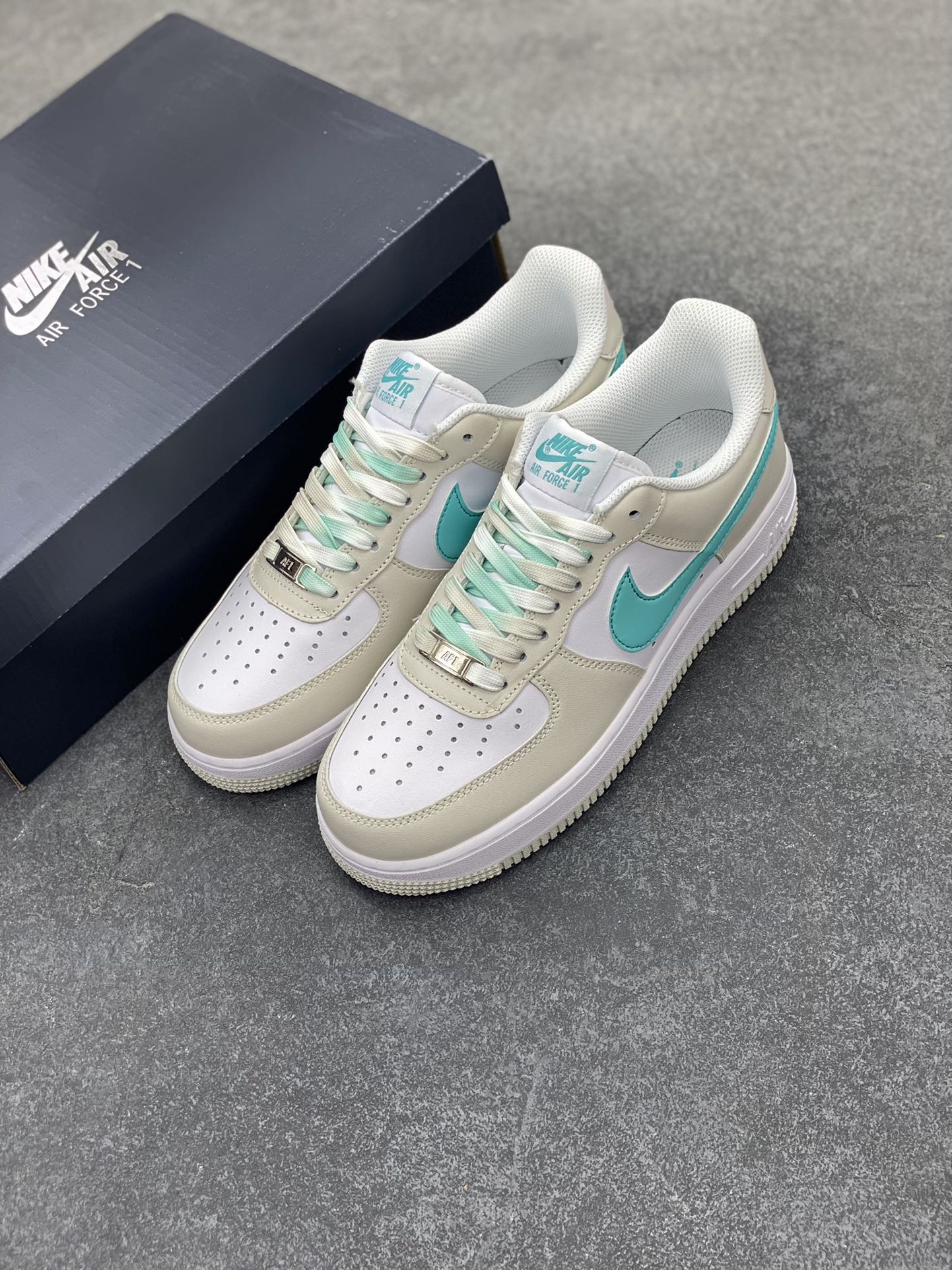图片[8]-小红书爆款  Nike Air Force 1 Low \’07蓝勾渐变配色 低帮空军一号休闲板鞋 定制皮料 原楦原纸板 正品NFC感应芯片 纯正版型 清洁度完美 内置全掌气垫 货号：LZ6699-555 尺码：36 36.5 37.5 38 38.5 39 40 40.5 41 42 42.5 43 44 44.5 45-选品中心