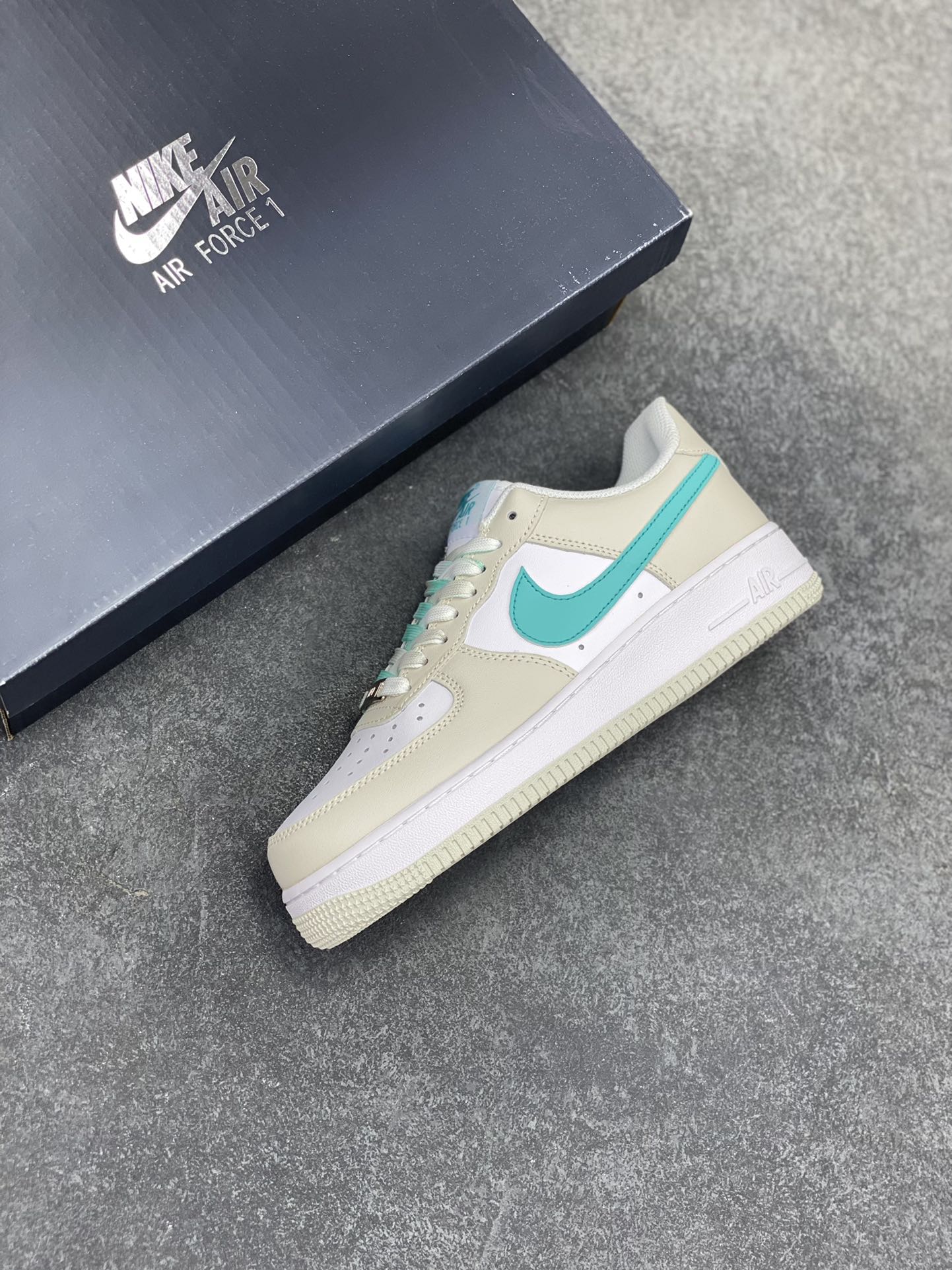 图片[7]-小红书爆款  Nike Air Force 1 Low \’07蓝勾渐变配色 低帮空军一号休闲板鞋 定制皮料 原楦原纸板 正品NFC感应芯片 纯正版型 清洁度完美 内置全掌气垫 货号：LZ6699-555 尺码：36 36.5 37.5 38 38.5 39 40 40.5 41 42 42.5 43 44 44.5 45-选品中心