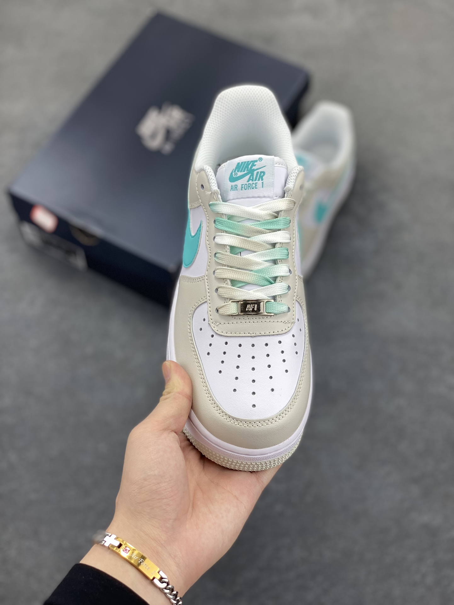 图片[2]-小红书爆款  Nike Air Force 1 Low \’07蓝勾渐变配色 低帮空军一号休闲板鞋 定制皮料 原楦原纸板 正品NFC感应芯片 纯正版型 清洁度完美 内置全掌气垫 货号：LZ6699-555 尺码：36 36.5 37.5 38 38.5 39 40 40.5 41 42 42.5 43 44 44.5 45-选品中心
