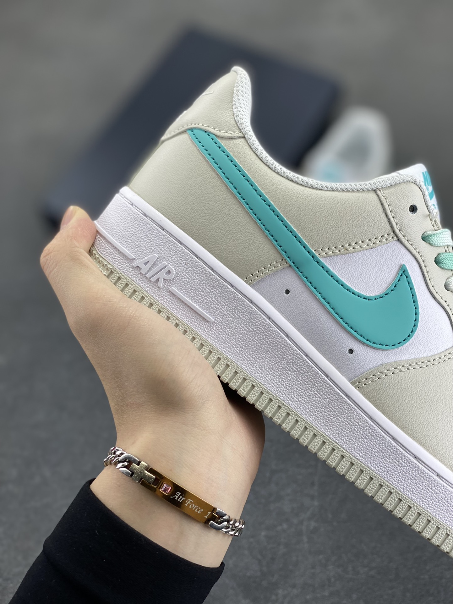 图片[6]-小红书爆款  Nike Air Force 1 Low \’07蓝勾渐变配色 低帮空军一号休闲板鞋 定制皮料 原楦原纸板 正品NFC感应芯片 纯正版型 清洁度完美 内置全掌气垫 货号：LZ6699-555 尺码：36 36.5 37.5 38 38.5 39 40 40.5 41 42 42.5 43 44 44.5 45-选品中心