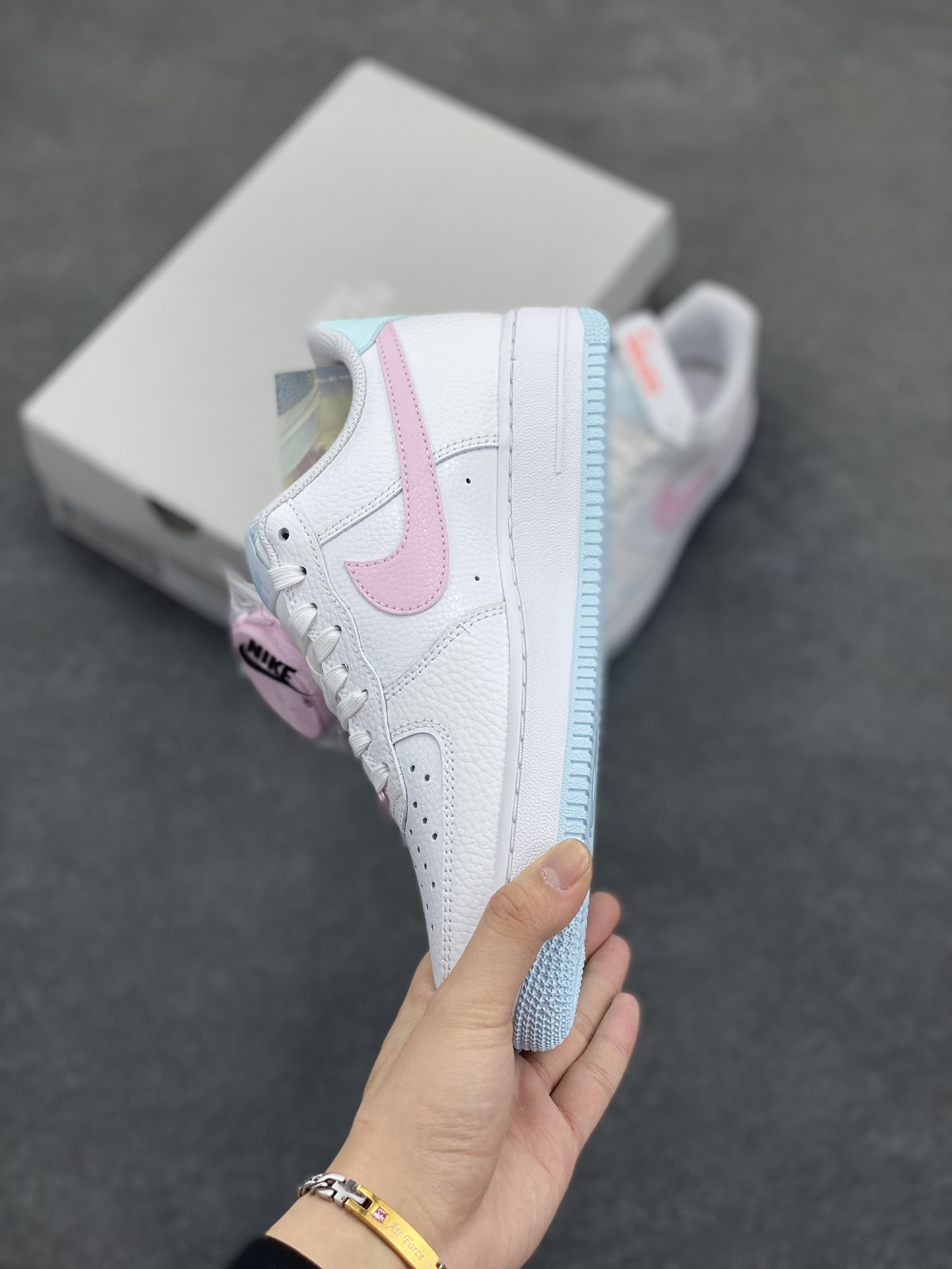图片[3]-HY版本💯 Nike Air Force 1 07 low空军一号板鞋 白粉 原楦头原纸板 打造纯正空军版型#专注外贸渠道 全掌内置蜂窝气垫 #原盒配件 原厂中底钢印、拉帮完美 货号：IH0640-161 尺码：35.5 36 36.5 37.5 38 38.5 39 40 40.5 41 42 42.5 43 44 44.5 45-选品中心