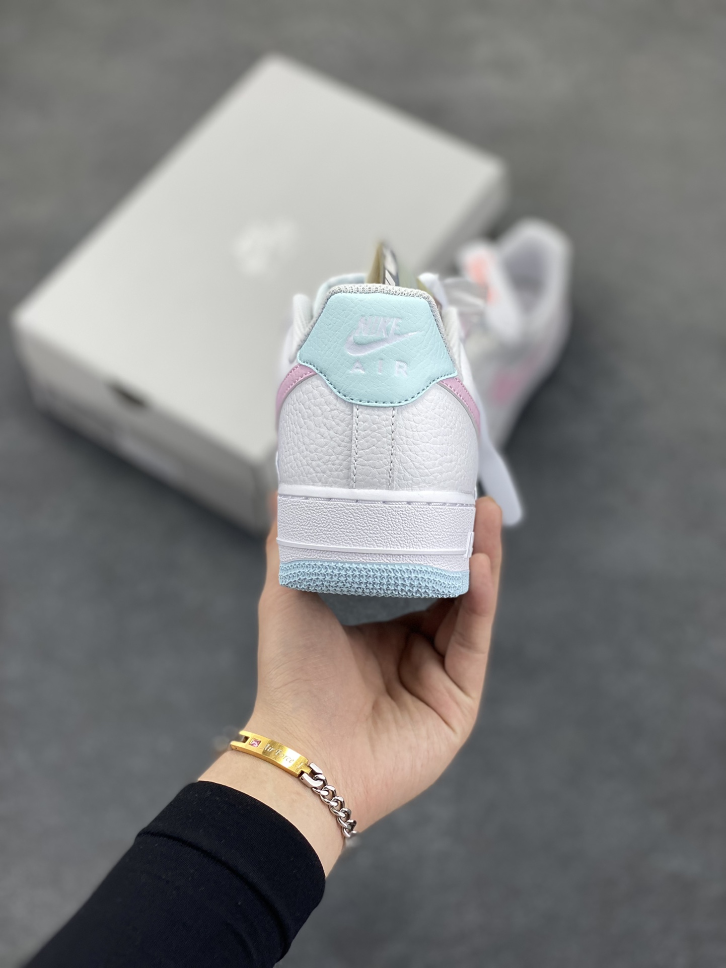图片[4]-HY版本💯 Nike Air Force 1 07 low空军一号板鞋 白粉 原楦头原纸板 打造纯正空军版型#专注外贸渠道 全掌内置蜂窝气垫 #原盒配件 原厂中底钢印、拉帮完美 货号：IH0640-161 尺码：35.5 36 36.5 37.5 38 38.5 39 40 40.5 41 42 42.5 43 44 44.5 45-选品中心