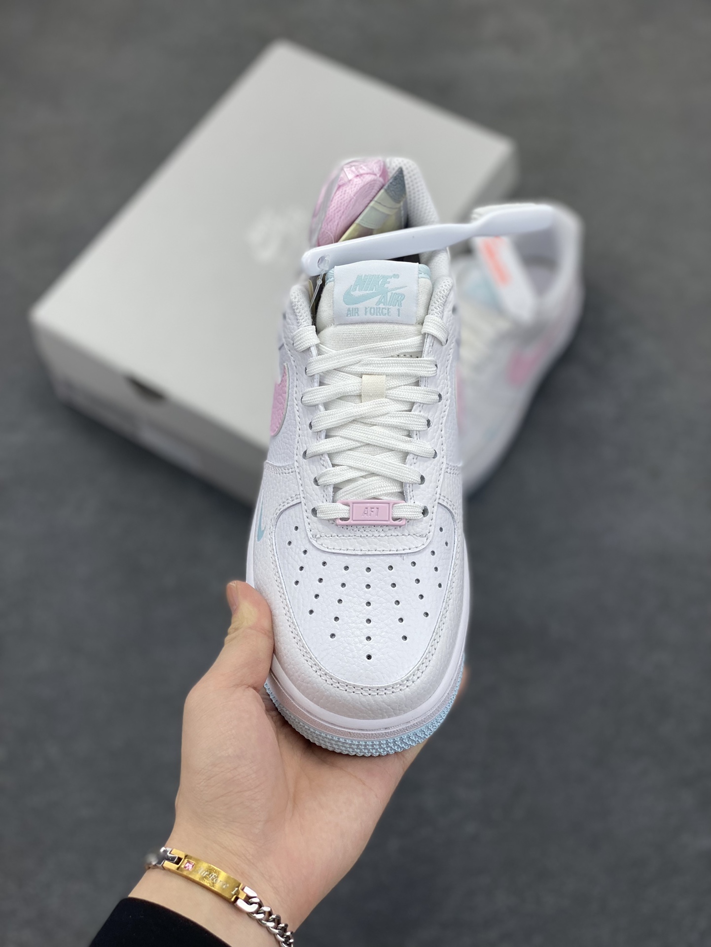 图片[2]-HY版本💯 Nike Air Force 1 07 low空军一号板鞋 白粉 原楦头原纸板 打造纯正空军版型#专注外贸渠道 全掌内置蜂窝气垫 #原盒配件 原厂中底钢印、拉帮完美 货号：IH0640-161 尺码：35.5 36 36.5 37.5 38 38.5 39 40 40.5 41 42 42.5 43 44 44.5 45-选品中心