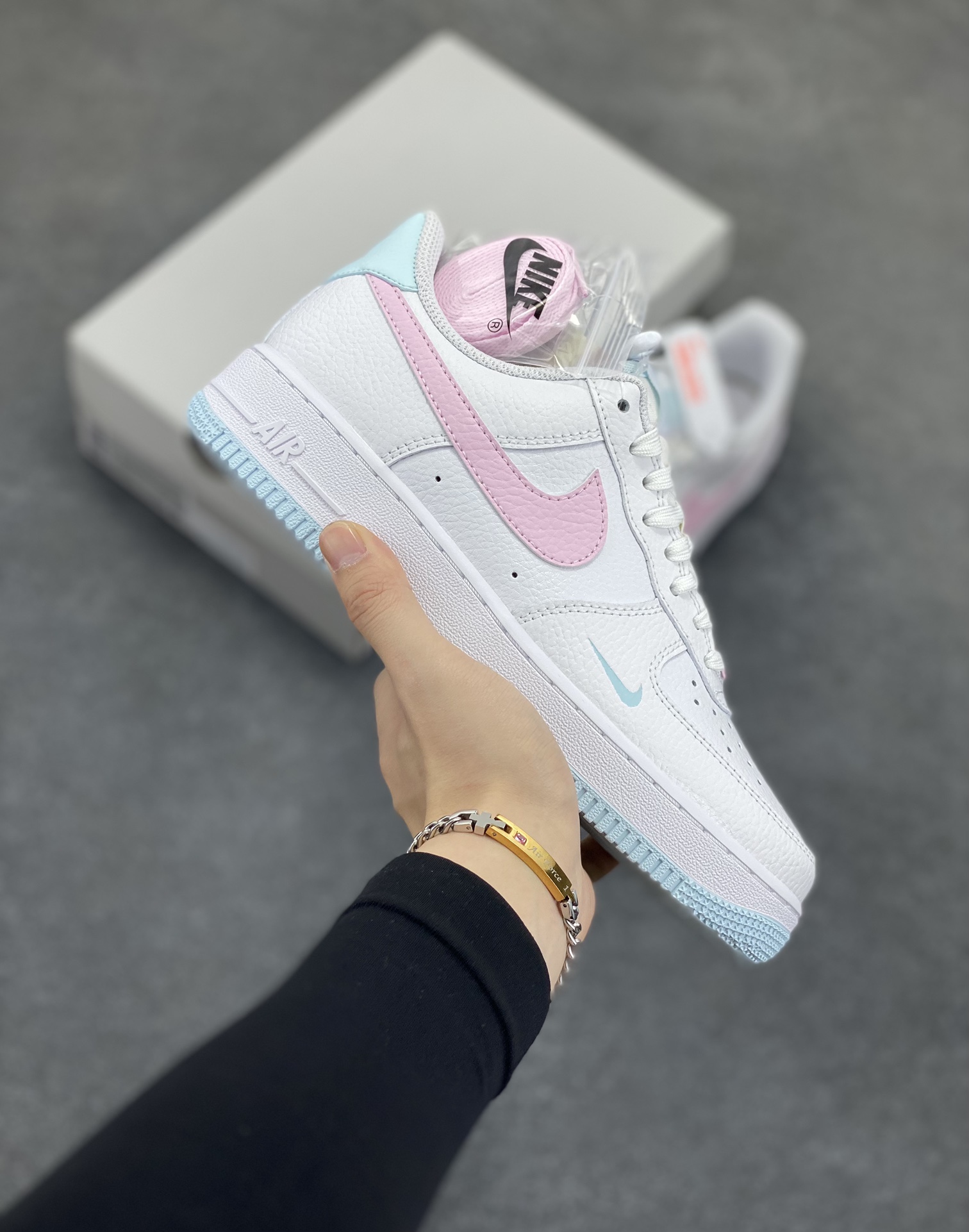 HY版本💯 Nike Air Force 1 07 low空军一号板鞋 白粉 原楦头原纸板 打造纯正空军版型#专注外贸渠道 全掌内置蜂窝气垫 #原盒配件 原厂中底钢印、拉帮完美 货号：IH0640-161 尺码：35.5 36 36.5 37.5 38 38.5 39 40 40.5 41 42 42.5 43 44 44.5 45-选品中心