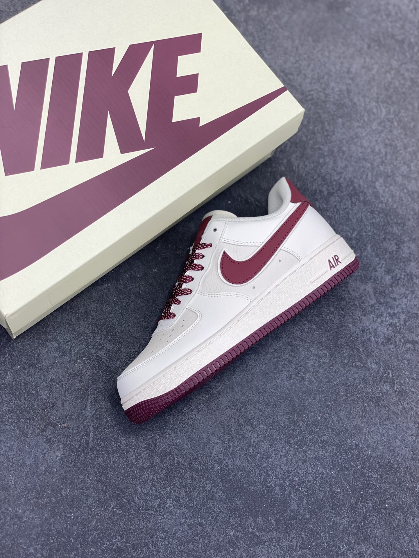 图片[7]-Nike Air Force 1 Low \’07 米深红 满天星低帮空军一号休闲板鞋 客供高亮3m反光 定制头成皮料 定制鞋盒 原楦原纸板 纯正版型 内置全掌气垫 货号：GL6835-005 尺码：36 36.5 37.5 38 38.5 39 40 40.5 41 42 42.5 43 44 44.5 45-选品中心