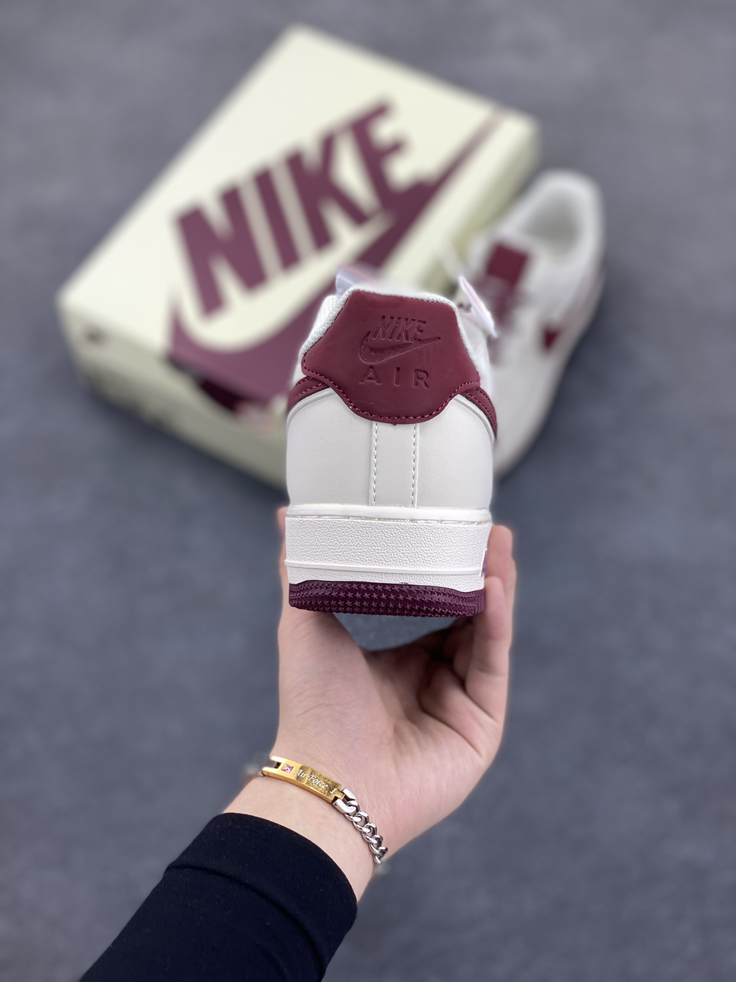 图片[4]-Nike Air Force 1 Low \’07 米深红 满天星低帮空军一号休闲板鞋 客供高亮3m反光 定制头成皮料 定制鞋盒 原楦原纸板 纯正版型 内置全掌气垫 货号：GL6835-005 尺码：36 36.5 37.5 38 38.5 39 40 40.5 41 42 42.5 43 44 44.5 45-选品中心