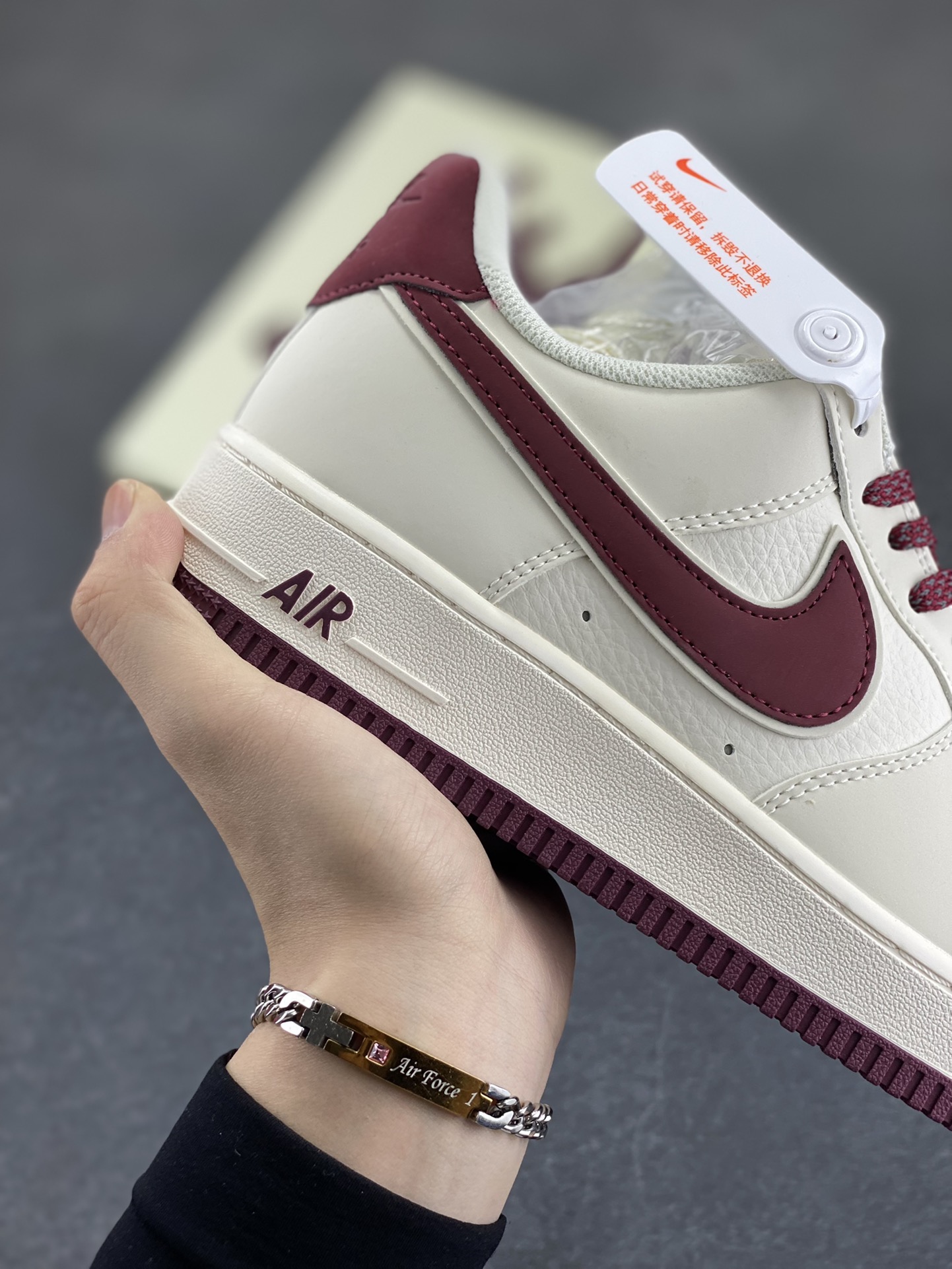 图片[6]-Nike Air Force 1 Low \’07 米深红 满天星低帮空军一号休闲板鞋 客供高亮3m反光 定制头成皮料 定制鞋盒 原楦原纸板 纯正版型 内置全掌气垫 货号：GL6835-005 尺码：36 36.5 37.5 38 38.5 39 40 40.5 41 42 42.5 43 44 44.5 45-选品中心