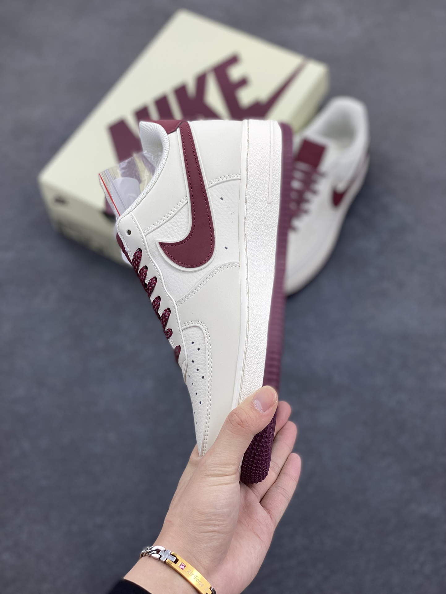 图片[3]-Nike Air Force 1 Low \’07 米深红 满天星低帮空军一号休闲板鞋 客供高亮3m反光 定制头成皮料 定制鞋盒 原楦原纸板 纯正版型 内置全掌气垫 货号：GL6835-005 尺码：36 36.5 37.5 38 38.5 39 40 40.5 41 42 42.5 43 44 44.5 45-选品中心