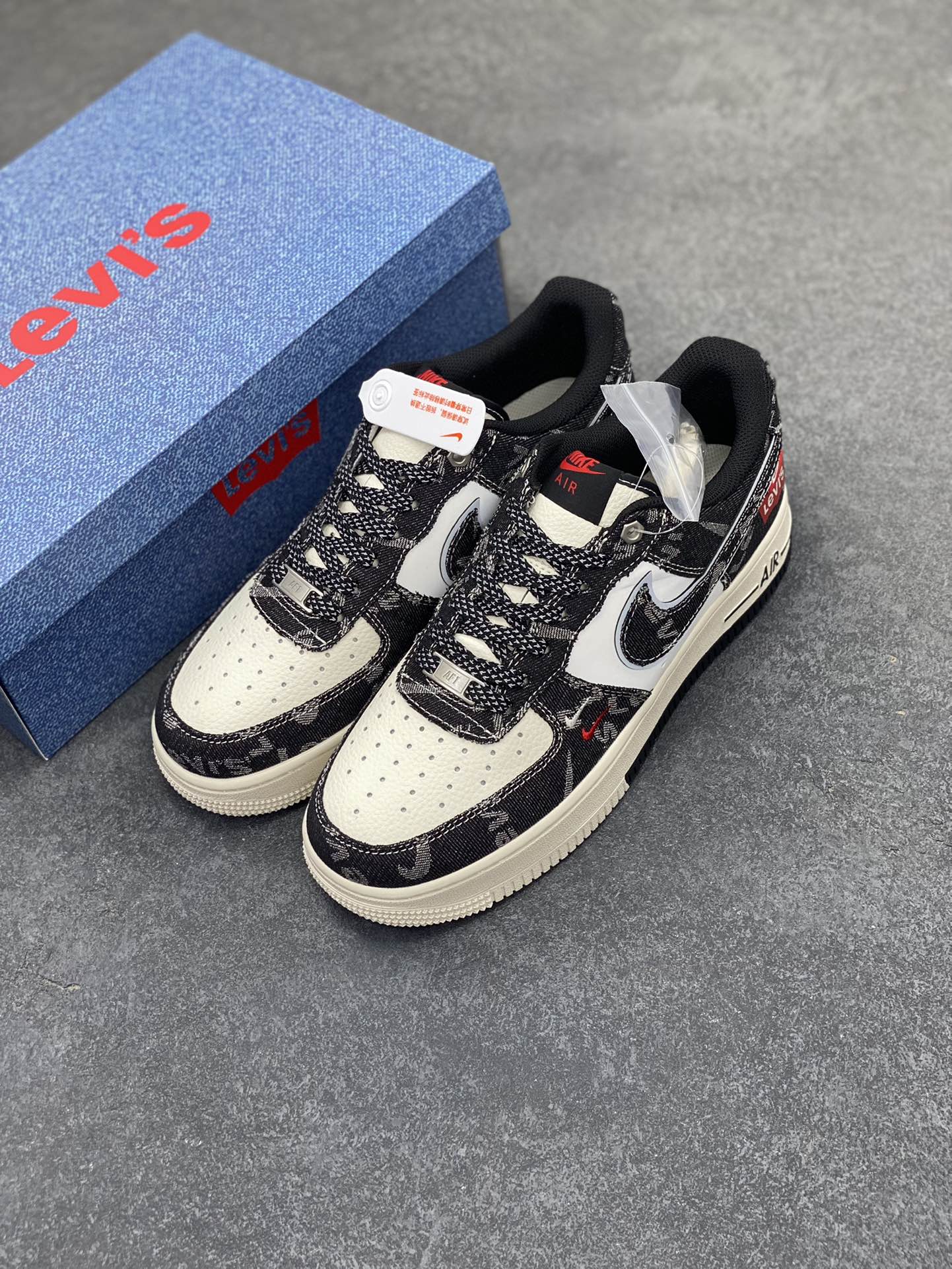 图片[8]-NIke Air Force 1 \’07 Low “李维斯联名——双拼黑牛仔”空军一号 低帮 运动鞋 休闲鞋 折边针车 工艺难度大 原楦头原纸板 原装鞋盒 定制五金配件 内置全掌气垫 原厂鞋底 货号：YX5066-312 尺码：36 36.5 37.5 38 38.5 39 40 40.5 41 42 42.5 43 44 44.5 45-选品中心