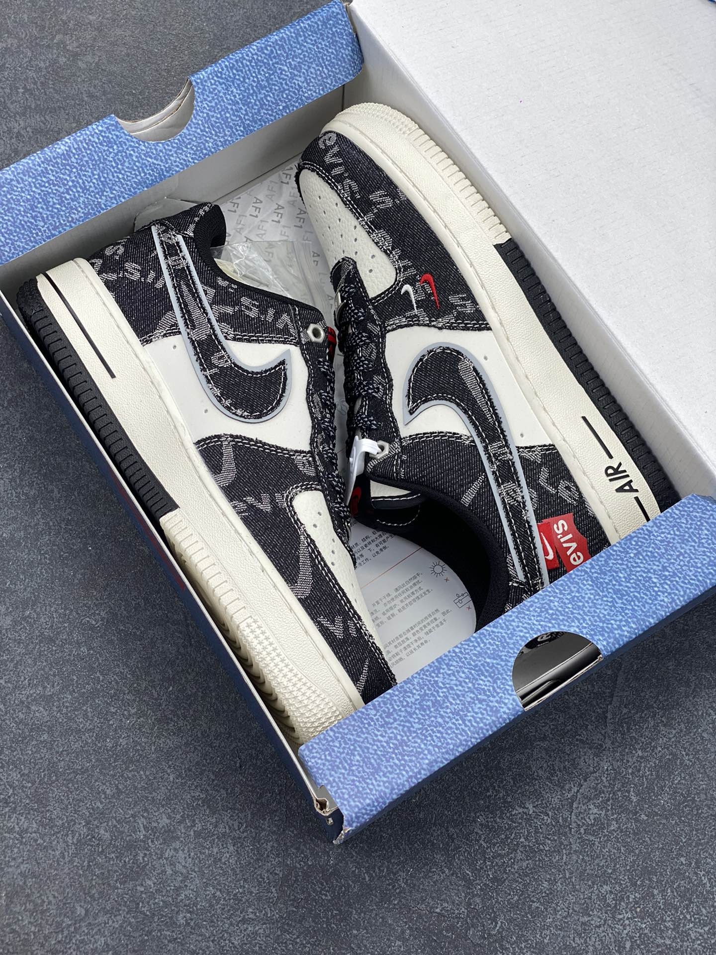 图片[9]-NIke Air Force 1 \’07 Low “李维斯联名——双拼黑牛仔”空军一号 低帮 运动鞋 休闲鞋 折边针车 工艺难度大 原楦头原纸板 原装鞋盒 定制五金配件 内置全掌气垫 原厂鞋底 货号：YX5066-312 尺码：36 36.5 37.5 38 38.5 39 40 40.5 41 42 42.5 43 44 44.5 45-选品中心