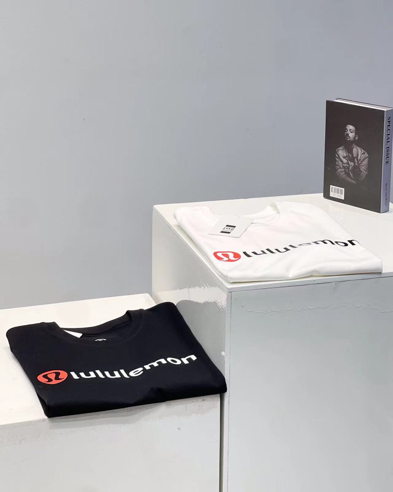Lululemon Camiseta de Manga Corta con Logo Clásico para Hombre y Mujer 7 i1745066026 2399 5