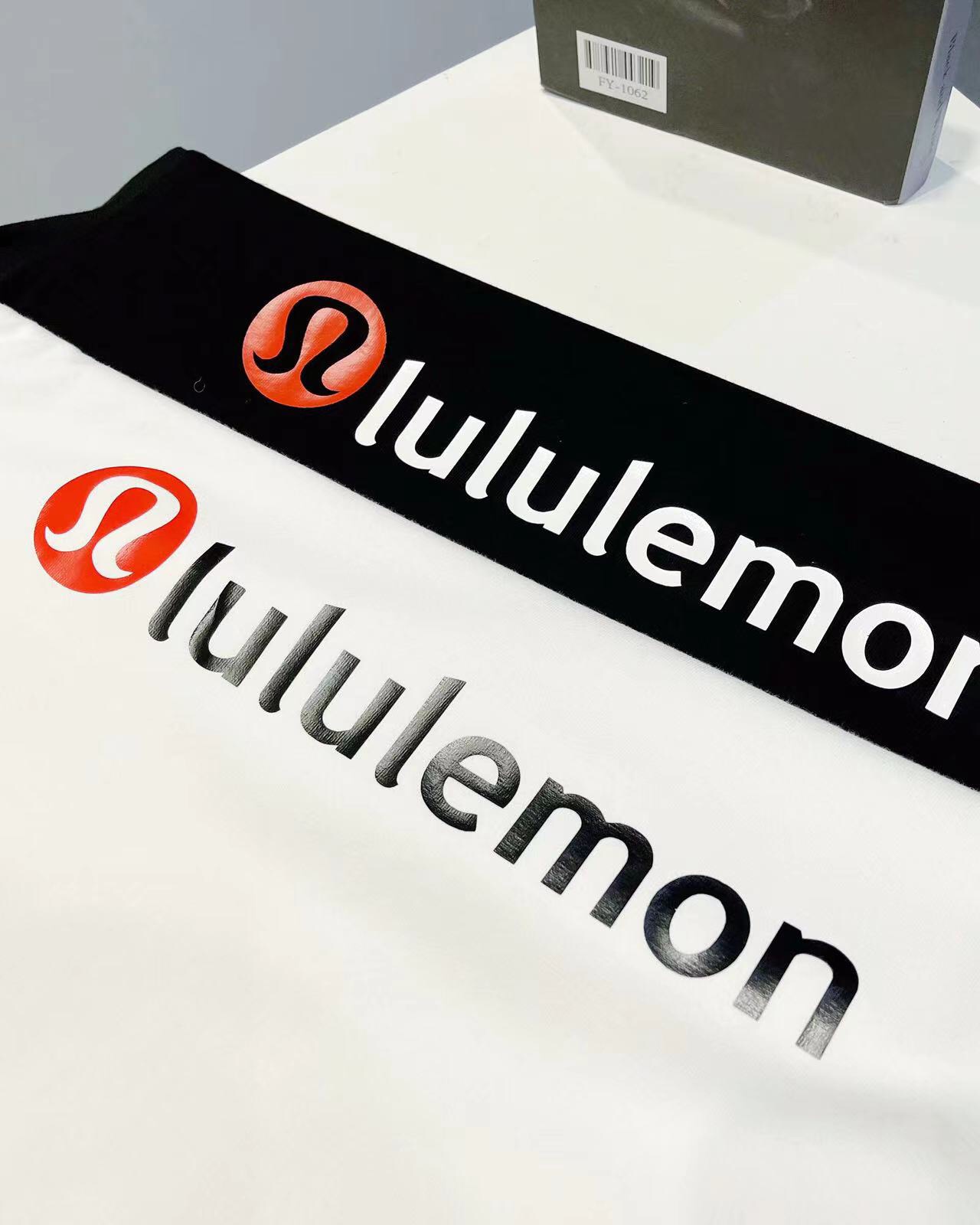 Lululemon Camiseta de Manga Corta con Logo Clásico para Hombre y Mujer 8 i1745066026 6696 6