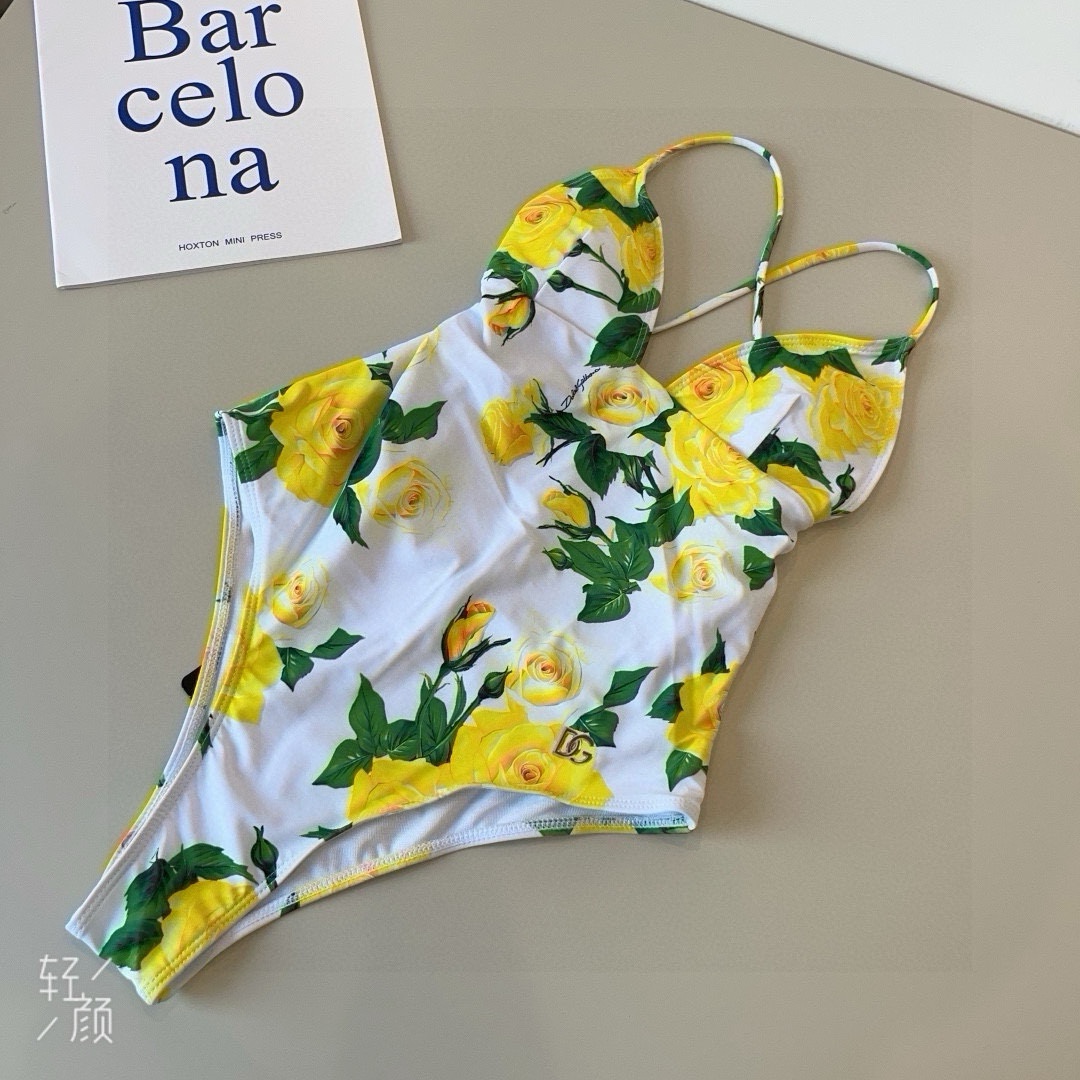 NO:304825,DG's new high-elastic fitness yoga suit sports suit~Shape waist vest (with chest pad)   slim buttock lifting to make it look slim and leggings. Size SM L X L swimsuits, swimsuits, bikinis19860909DG新款高弹力健身瑜伽服运动套装~塑腰小背心（带胸垫） 修身提臀显瘦打底裤脚 码数SM L X L泳衣泳裤比基尼,泳衣，泳裤，比基尼,swimsuits,bikinis,accessory