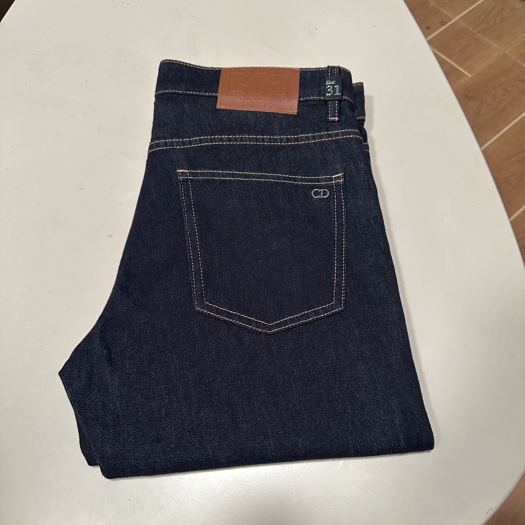 NO:151095,GU Gucci's new spring and summer 2025 new model is available in stock, original single hot jeans are super customized, original hardware, super heavy industry technology, excellent style, impeccable details!  The style is not picky, it is very high-end, and the good products are not waiting for everyone. Take a look at it and start quickly. Size 29-42, gucci, jeans, alexander wang19860909GU 古驰2025春夏新款现货上市,原单爆款牛仔裤超级定制款,原版五金,超级重工工艺,版型超赞细节做工无可挑剔！款式不挑人,特别高档,好货不等人,看中赶紧下手,尺码29-42,,gucci,jeans,alexander wang,Men's clothing