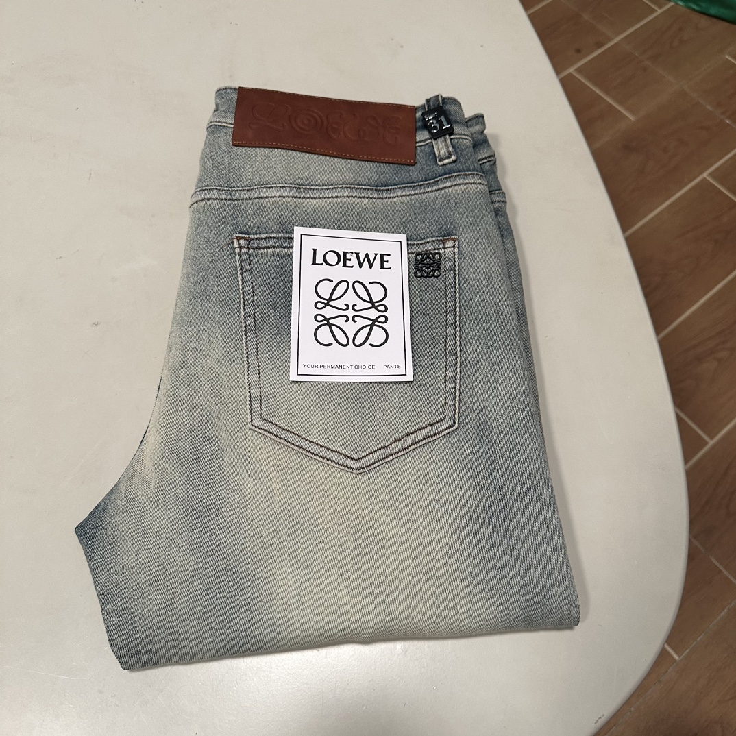 NO:151116,LOE Luo Yiwei's new spring and summer 2025 new model is available in stock, original single hot jeans super customized model, original hardware, super heavy industry technology, excellent version, impeccable details!  The style is not picky, it is very high-end, and the good products are not waiting for everyone. Take a look at it and start quickly. Size 29-40, loewe, loewe, jeans, alexander wang19860909LOE 罗意威 2025春夏新款现货上市,原单爆款牛仔裤超级定制款,原版五金,超级重工工艺,版型超赞细节做工无可挑剔！款式不挑人,特别高档,好货不等人,看中赶紧下手,尺码29-40,,loewe,loewe,jeans,alexander wang,Men's clothing