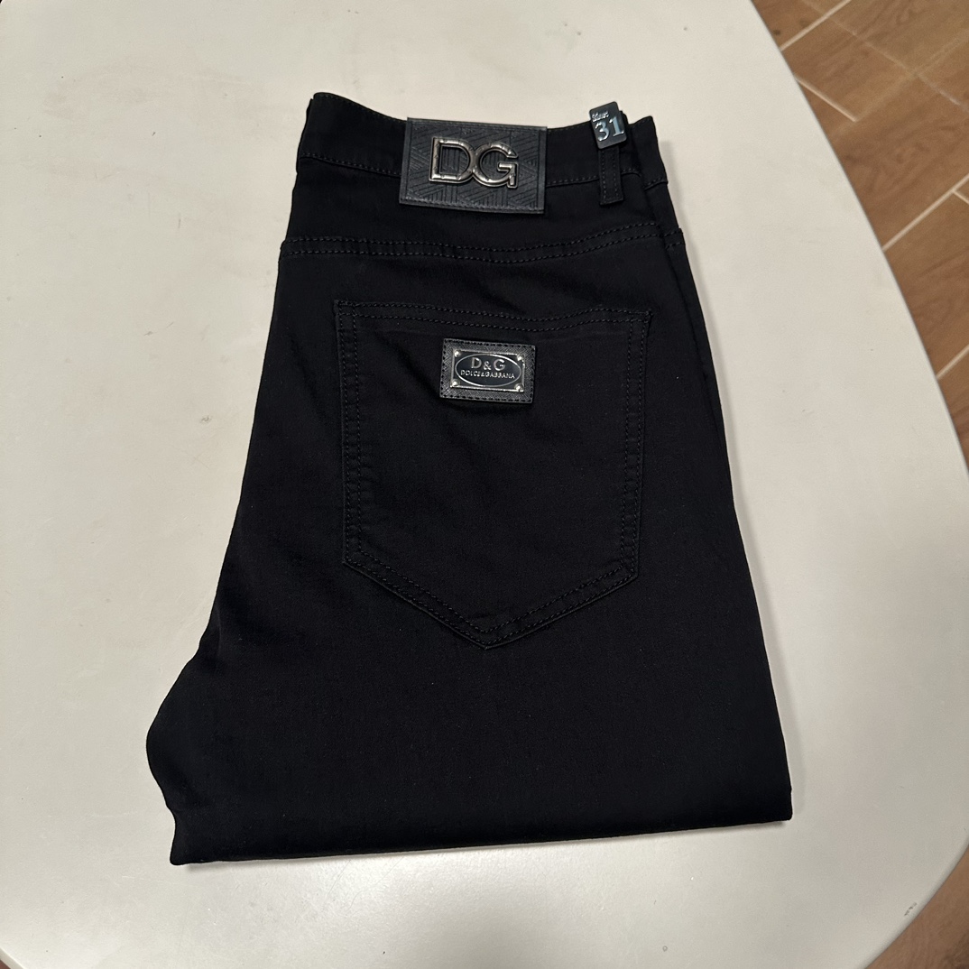 NO:151131,DG Dolce & Gabbana 2025 spring and summer new model is available in stock, original single hot jeans super customized model, original hardware, super heavy industry technology, excellent version, impeccable details!  The style is not picky, it is very high-end, and the good products are not waiting for everyone. Take a look at it and start quickly. Size 29-42, Dolce & Gabbana, Dolce & Gabbana, jeans, alexander wang19860909DG 杜嘉班纳 2025春夏新款现货上市,原单爆款牛仔裤超级定制款,原版五金,超级重工工艺,版型超赞细节做工无可挑剔！款式不挑人,特别高档,好货不等人,看中赶紧下手,尺码29-42,,Dolce&Gabbana,Dolce&Gabbana,jeans,alexander wang,Men's clothing