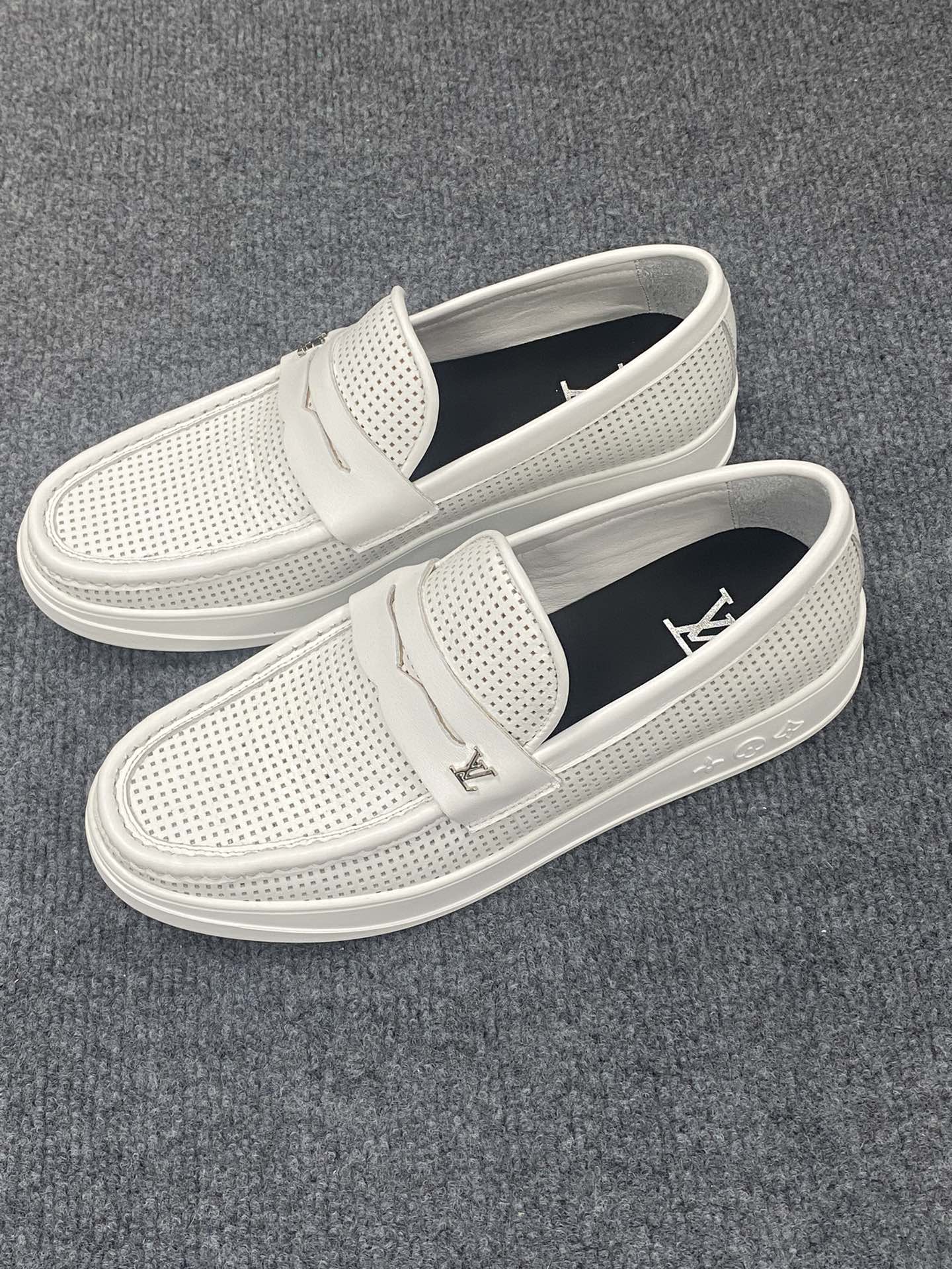 NO:279539,(The official website of the latest genuine leather business shoes of all high-end high-end boutique cowhide 2025LV is launched simultaneously, imported from Italy, first layer cowhide is made of one-to-one, 1:1 (original outsole). It is versatile, high-end and classy, ​​and the color combination is extraordinary. This four-season model is charming when worn on the feet and shows the temperament of the big brand. Standard code 39-44 (can be ordered 38.45.46.47.,,louis vuitton,cowhide19860909（全高端精品牛皮内里2025LV最新真皮商务鞋官网同步上市,意大利进口 头层牛皮一比一重金打造,官网1:1 (原版大底) .穿着百搭,高档不失档次,彩色搭配气度不凡.此款四季款,穿在脚上魅力四射尽显大牌气质.标准码39一44(可订38.45.46.47.,,louis vuitton,cowhide,Men's shoes