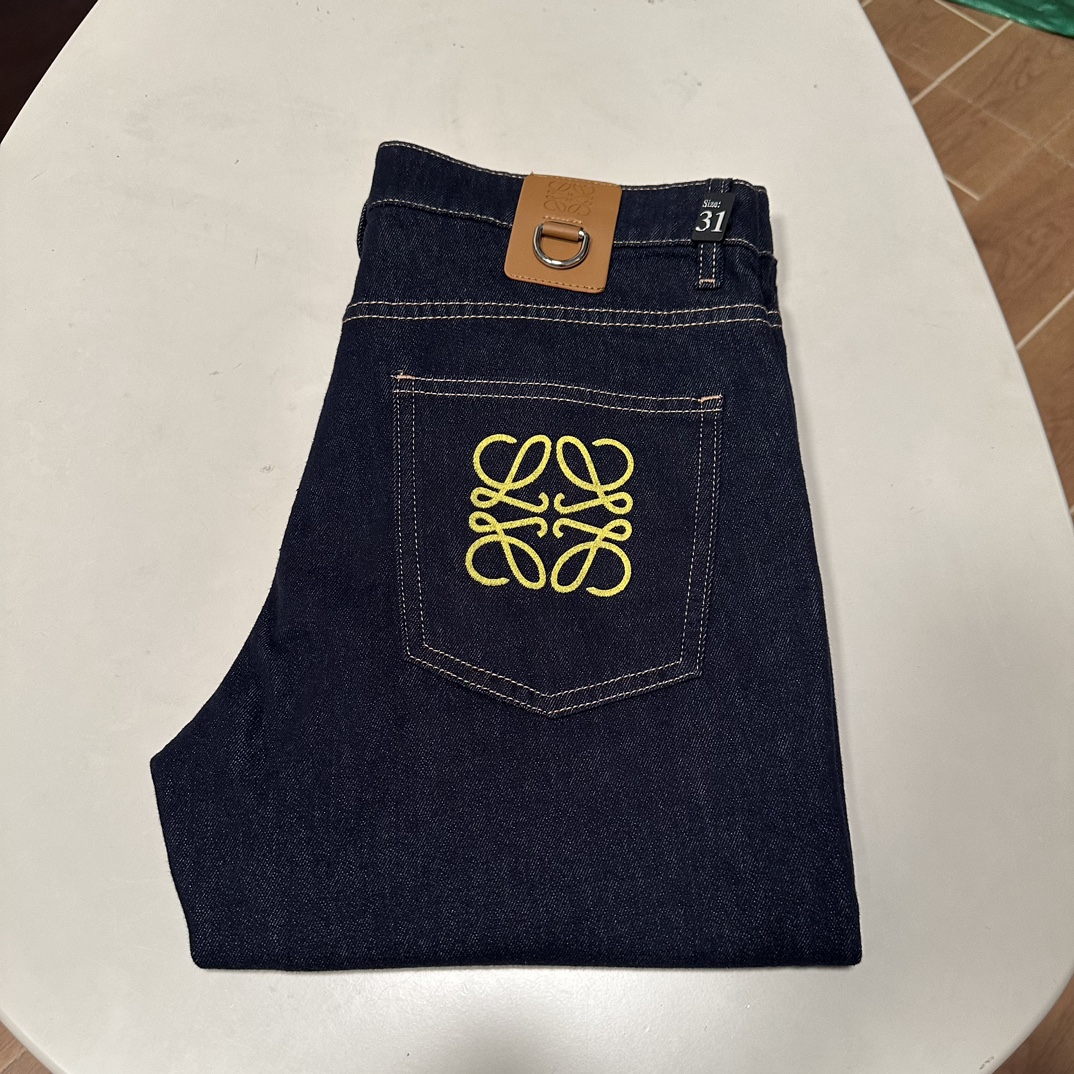 NO:151126,LOE Luo Yiwei's new spring and summer 2025 new model is available in stock, original single hot jeans super customized model, original hardware, super heavy industry technology, excellent version, impeccable details!  The style is not picky, it is very high-end, and the good products are not waiting for everyone. Take a look at it and start quickly. Size 29-42, loewe, loewe, jeans, alexander wang19860909LOE 罗意威 2025春夏新款现货上市,原单爆款牛仔裤超级定制款,原版五金,超级重工工艺,版型超赞细节做工无可挑剔！款式不挑人,特别高档,好货不等人,看中赶紧下手,尺码29-42,,loewe,loewe,jeans,alexander wang,Men's clothing