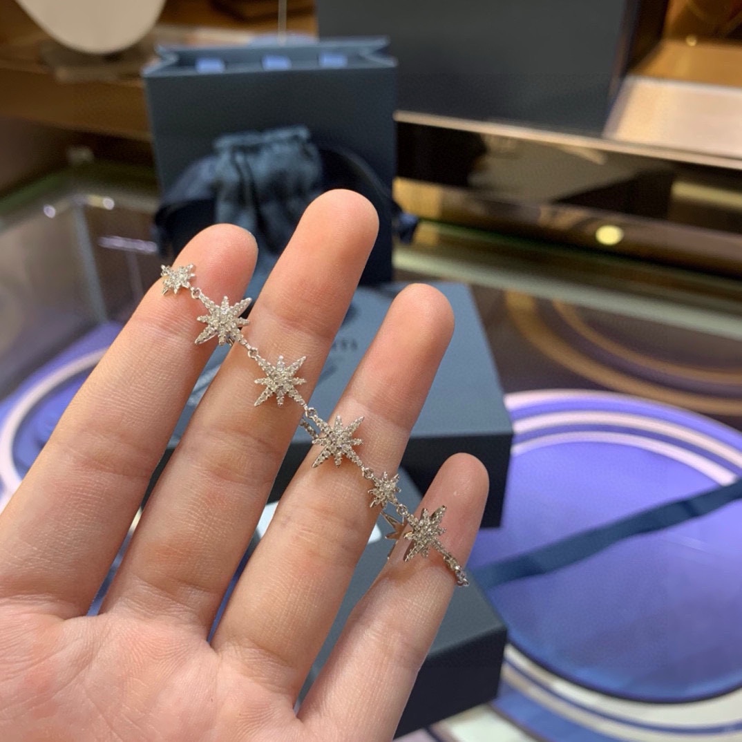 💰280 A💰M Monaco新品多流星银手链ins小众设计 轻奢手饰品女个性气质独特风格 精选原版进口材质电镀厚金 【代购级别】原版一比一定制。