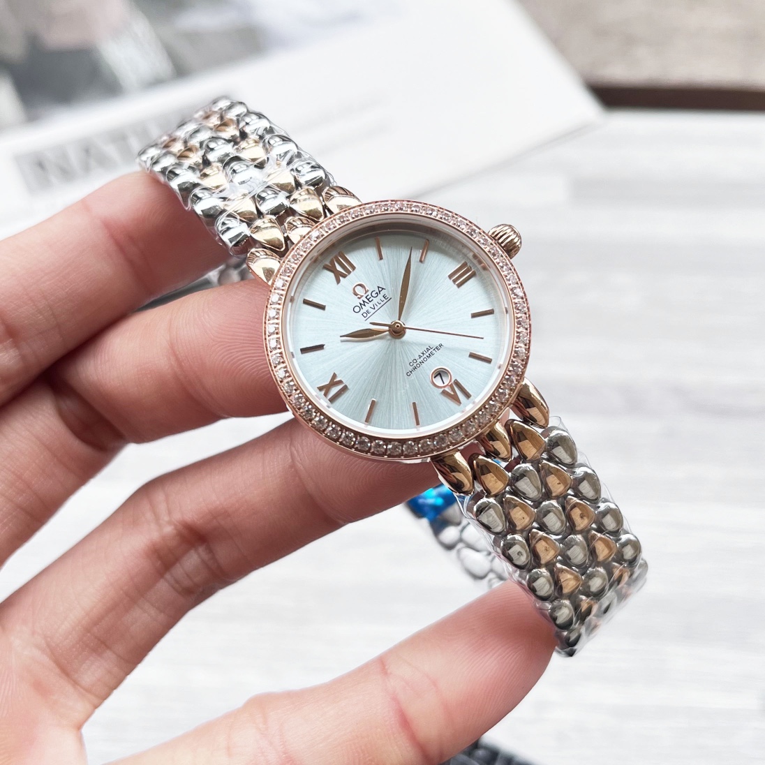 NO:337547,White rose gold diamond circle [celebrating] [new design, classic hot sale] Omega Women's watch imported quartz movement, Fritillar dial, sapphire mirror, size 26mm [celebrating] 316L stainless steel case, stainless steel strap, fashion style, elegant temperament,,omega19860909白玫瑰金钻圈[庆祝]【全新设计 经典热卖】欧米茄 女士腕表进口石英机芯 贝母表盘 蓝宝石镜面 尺寸26mm[庆祝]316L精钢表壳 精钢表带 时尚风格 优雅气质,,omega,Watch