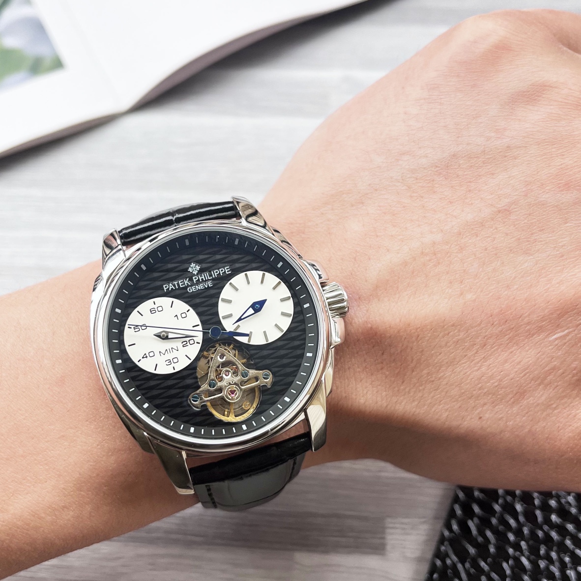 NO:337568,White and gold steel belt 10 Patek Philippe (Patek Philippe fine men's watch, exquisitely crafted, tourbillon selection, multi-function display, including perpetual calendar week calendar displays exquisite details and superb skills, equipped with multi-function fully automatic mechanical movement, top 316 stainless steel case, imported calfskin strap, super mineral mirror, size 43x13mm noble example, gentlemanly style, identity symbol, show your unique taste!,,patek philippe,cowhide19860909白 金 钢带10 百达翡丽(Patek Philippe 精品男士腕表,精雕细琢,陀飞轮精选,多功能显示 包含万年历 星期 日历尽显精致细节与高超技艺,搭载多功能全自动机械机芯,顶级316精钢表壳,进口小牛皮表带,矿物质超强镜面,尺寸43x13mm尊贵典范,绅士风范,身份的象征,展现你的独特品味！,,patek philippe,cowhide,Watch