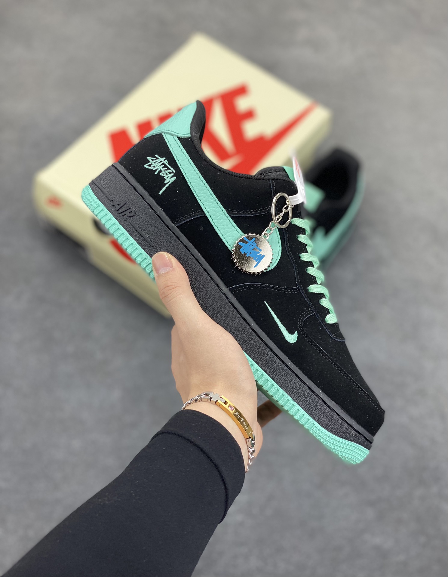 NIke Air Force 1 \'07 Low “斯图西联名——蒂芙尼”空军一号 低帮 运动鞋 休闲鞋 折边针车 工艺难度大 原楦头原纸板 原装鞋盒 定制五金配件 内置全掌气垫 原厂鞋底 货号：DF0188-045 尺码：36 36.5 37.5 38 38.5 39 40 40.5 41 42 42.5 43 44 44.5 45-选品中心