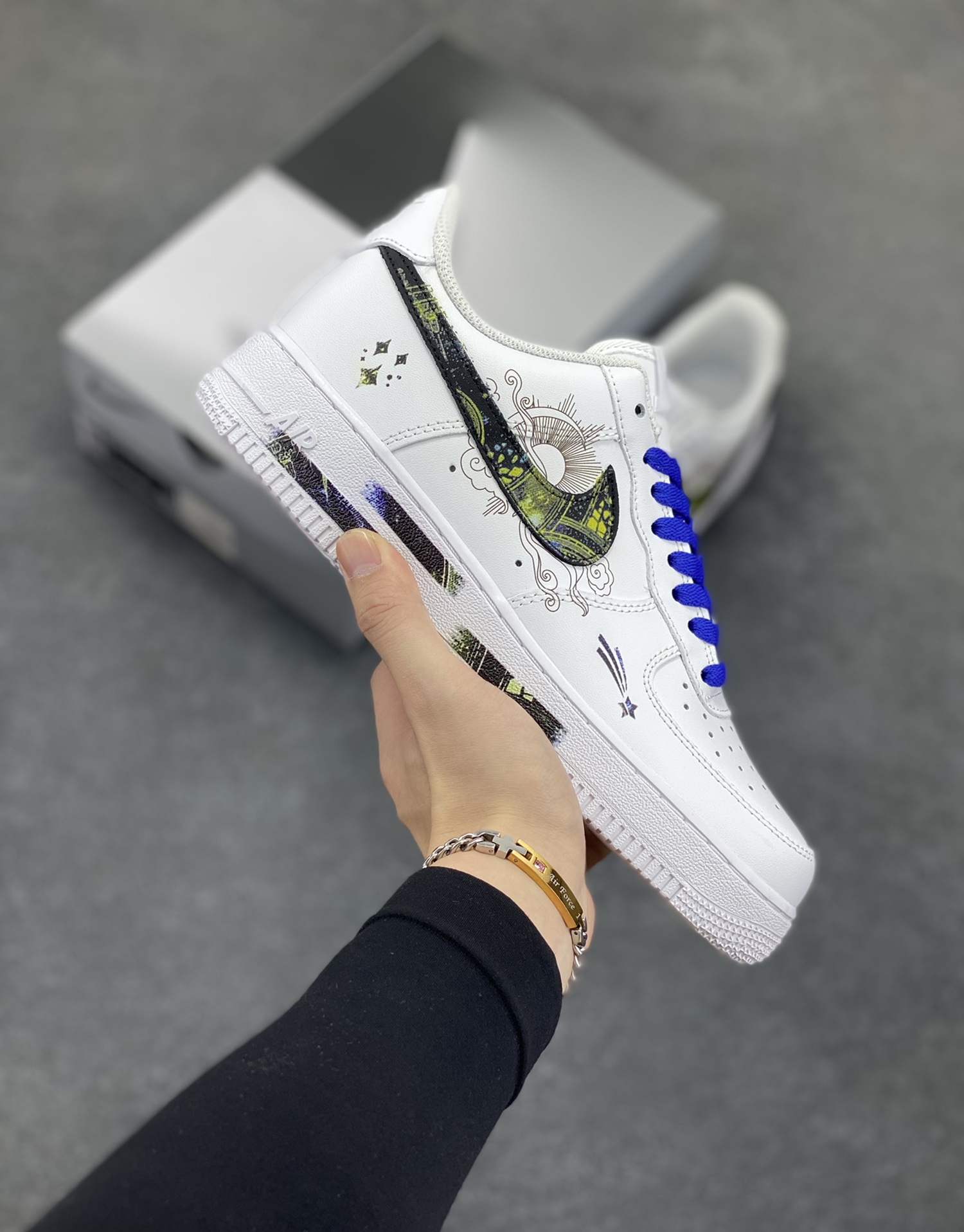 Nike Air Force 1 Low’07 星座系列 空军一号低帮休闲板鞋 定制皮料 定制鞋盒 配件齐全 原楦原纸板 纯正空军版型 内置全掌气垫 货号：ZH0316-069 尺码：36 36.5 37.5 38 38.5 39 40 40.5 41 42 42.5 43 44 44.5 45-选品中心