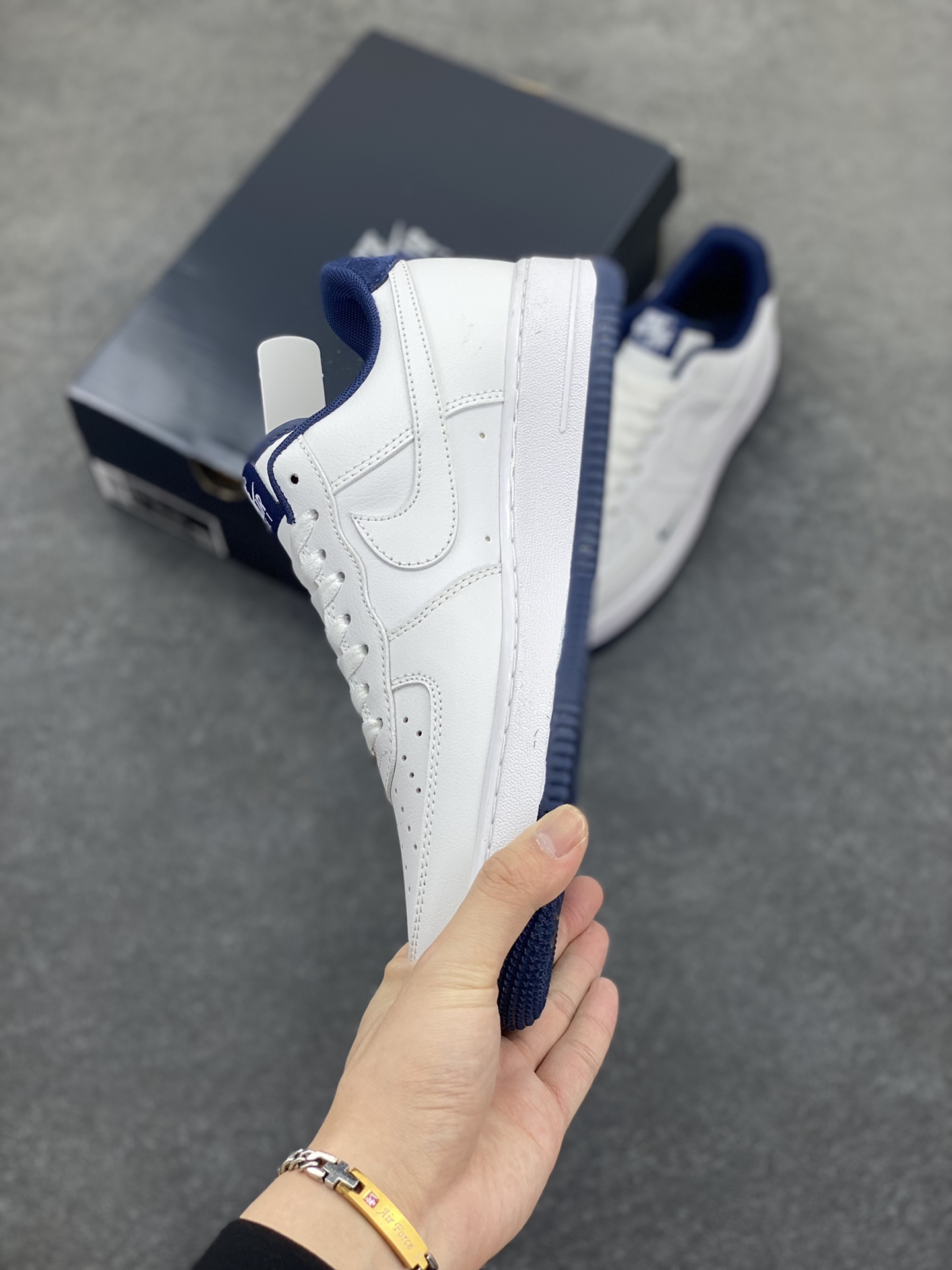 图片[3]-福利特价 Air Force 1\’ 07 深蓝小勾 原楦头原纸板 打造纯正空军版型 专注外贸渠道 全掌内置蜂窝气垫 #原盒配件 原厂中底钢印、拉帮完美 货号：HM9483-001 尺码：36 36.5 37.5 38 38.5 39 40 40.5 41 42 42.5 43 44 44.5 45-选品中心