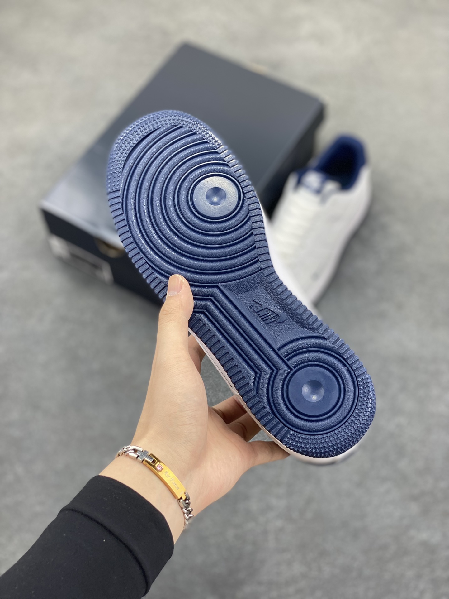 图片[5]-福利特价 Air Force 1\’ 07 深蓝小勾 原楦头原纸板 打造纯正空军版型 专注外贸渠道 全掌内置蜂窝气垫 #原盒配件 原厂中底钢印、拉帮完美 货号：HM9483-001 尺码：36 36.5 37.5 38 38.5 39 40 40.5 41 42 42.5 43 44 44.5 45-选品中心