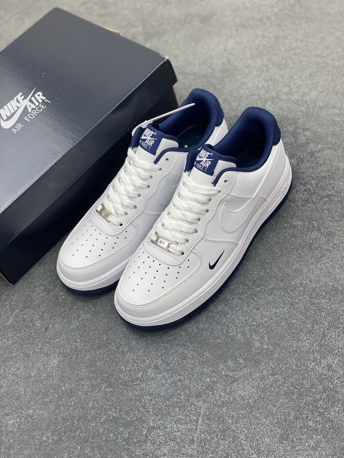 图片[8]-福利特价 Air Force 1\’ 07 深蓝小勾 原楦头原纸板 打造纯正空军版型 专注外贸渠道 全掌内置蜂窝气垫 #原盒配件 原厂中底钢印、拉帮完美 货号：HM9483-001 尺码：36 36.5 37.5 38 38.5 39 40 40.5 41 42 42.5 43 44 44.5 45-选品中心