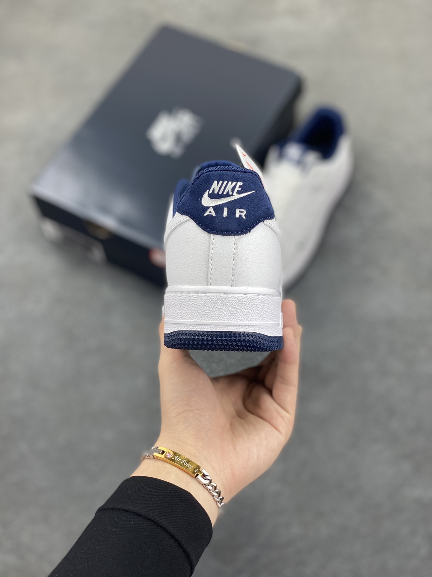 图片[4]-福利特价 Air Force 1\’ 07 深蓝小勾 原楦头原纸板 打造纯正空军版型 专注外贸渠道 全掌内置蜂窝气垫 #原盒配件 原厂中底钢印、拉帮完美 货号：HM9483-001 尺码：36 36.5 37.5 38 38.5 39 40 40.5 41 42 42.5 43 44 44.5 45-选品中心