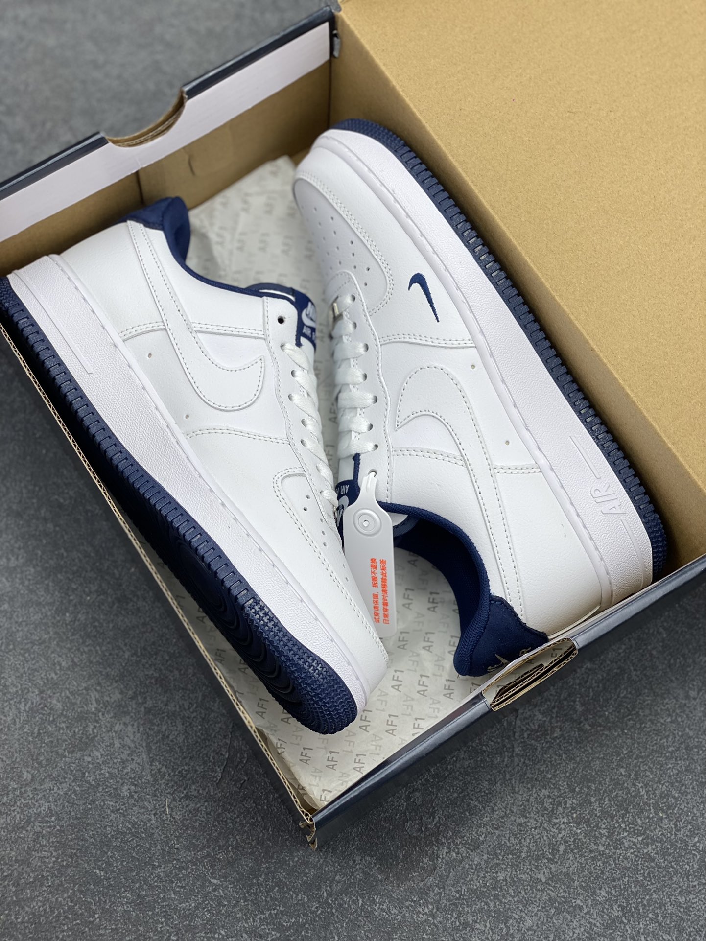 图片[9]-福利特价 Air Force 1\’ 07 深蓝小勾 原楦头原纸板 打造纯正空军版型 专注外贸渠道 全掌内置蜂窝气垫 #原盒配件 原厂中底钢印、拉帮完美 货号：HM9483-001 尺码：36 36.5 37.5 38 38.5 39 40 40.5 41 42 42.5 43 44 44.5 45-选品中心