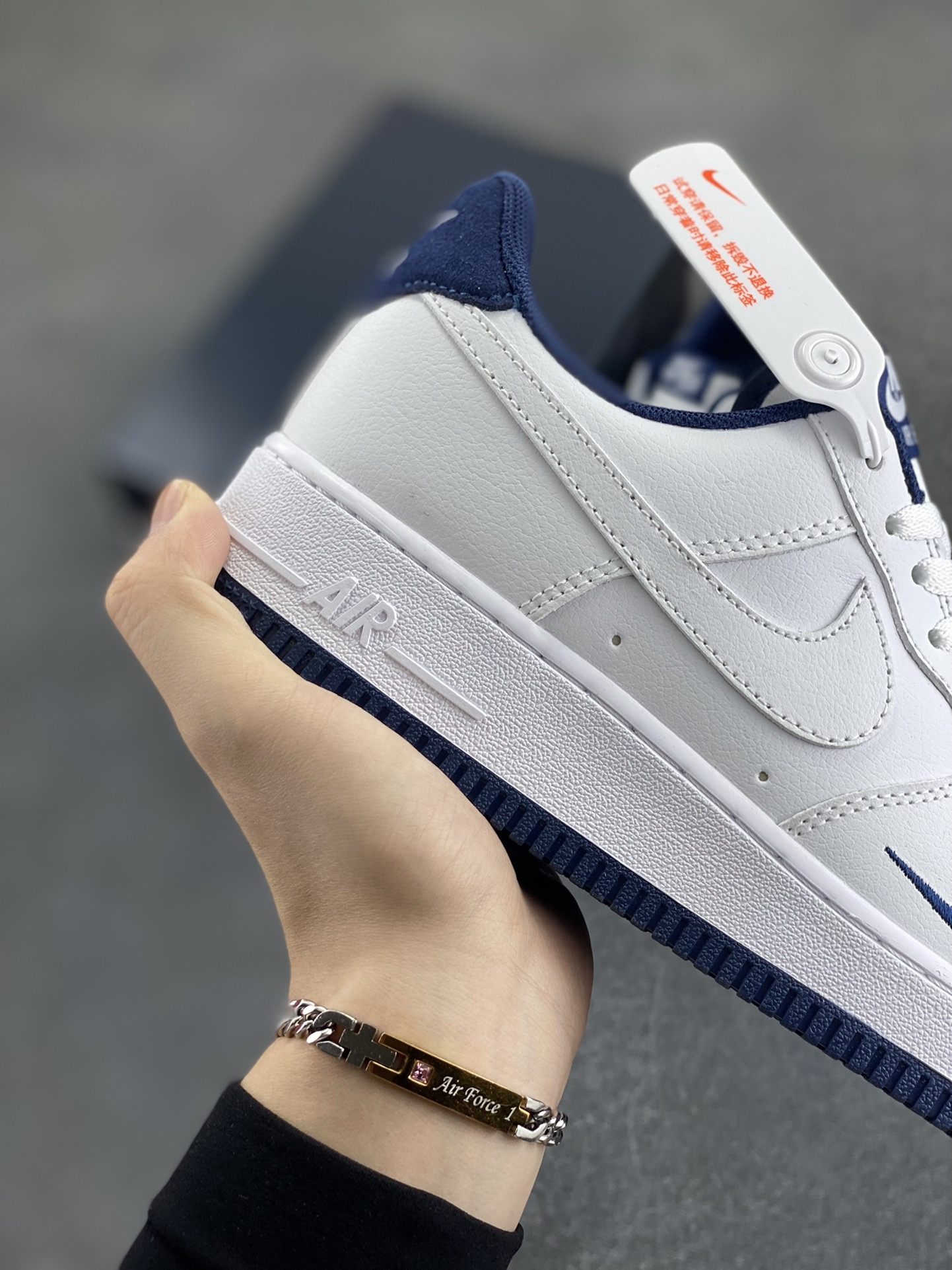 图片[6]-福利特价 Air Force 1\’ 07 深蓝小勾 原楦头原纸板 打造纯正空军版型 专注外贸渠道 全掌内置蜂窝气垫 #原盒配件 原厂中底钢印、拉帮完美 货号：HM9483-001 尺码：36 36.5 37.5 38 38.5 39 40 40.5 41 42 42.5 43 44 44.5 45-选品中心