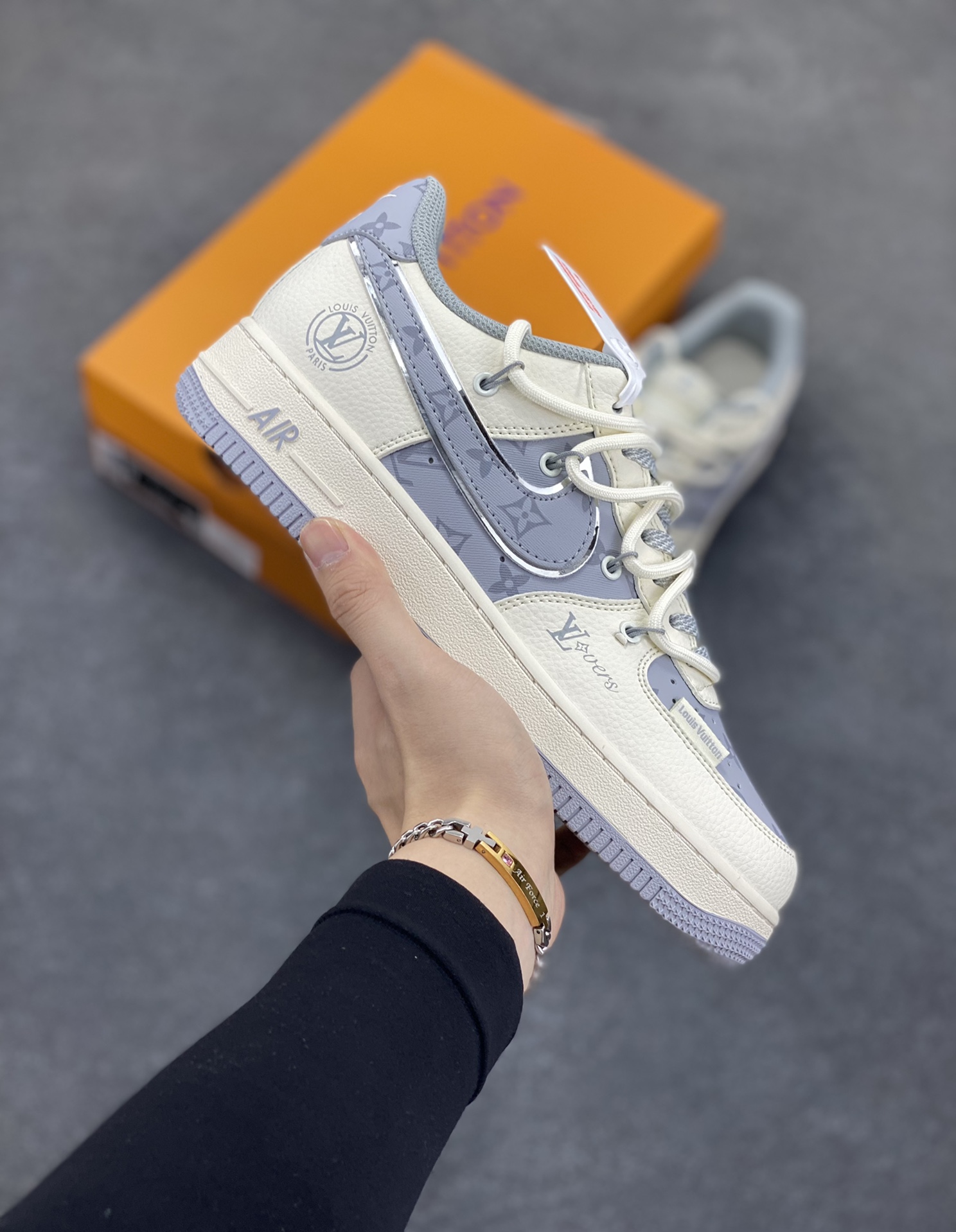 NIke Air Force 1 \’07 Low “LV联名——灰印花抽绳”空军一号 低帮 运动鞋 休闲鞋 折边针车 工艺难度大 原楦头原纸板 原装鞋盒 定制五金配件 内置全掌气垫 原厂鞋底 货号:DM6868-062 尺码:36 36.5 37.5 38 38.5 39 40 40.5 41 42 42.5 43 44 44.5 45-选品中心