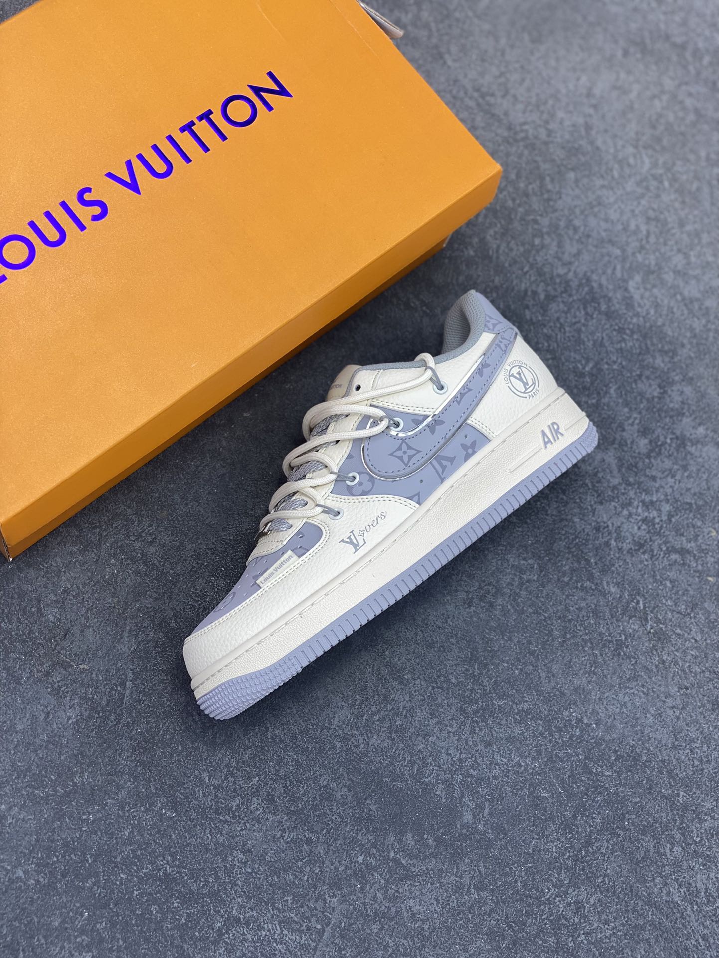 图片[7]-NIke Air Force 1 \’07 Low “LV联名——灰印花抽绳”空军一号 低帮 运动鞋 休闲鞋 折边针车 工艺难度大 原楦头原纸板 原装鞋盒 定制五金配件 内置全掌气垫 原厂鞋底 货号：DM6868-062 尺码：36 36.5 37.5 38 38.5 39 40 40.5 41 42 42.5 43 44 44.5 45-选品中心
