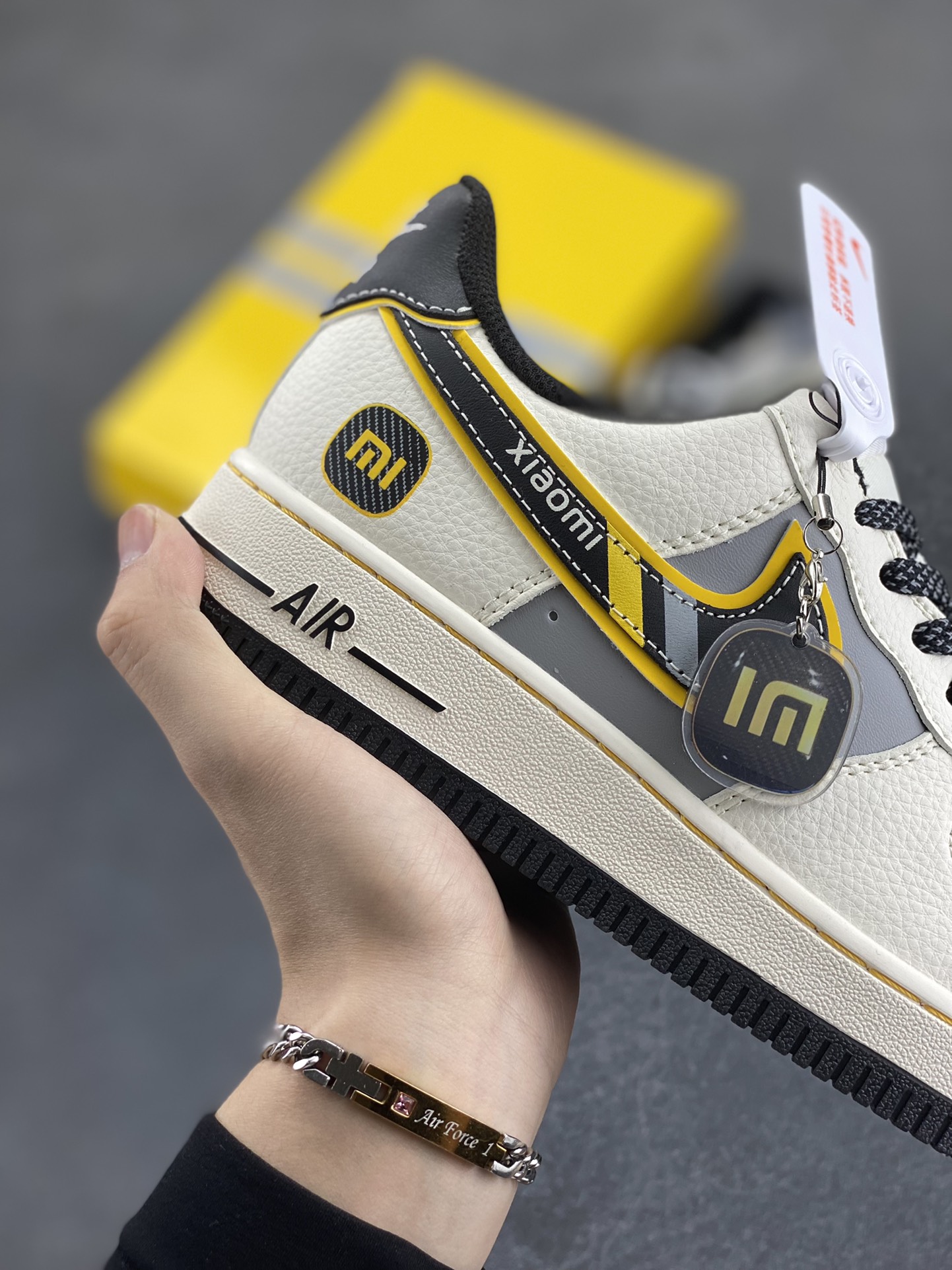 图片[6]-NIke Air Force 1 \’07 Low “小米联名——SU7Ultra”空军一号 低帮 运动鞋 休闲鞋 折边针车 工艺难度大 原楦头原纸板 原装鞋盒 定制五金配件 内置全掌气垫 原厂鞋底 货号：XX3168-165 尺码：36 36.5 37.5 38 38.5 39 40 40.5 41 42 42.5 43 44 44.5 45-选品中心